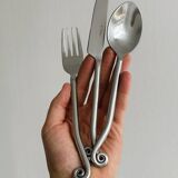 18-piece shiny metal cutlery set