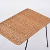 Ensemble de chaises en rotin italien du milieu du siècle avec table d'appoint et porte-revues