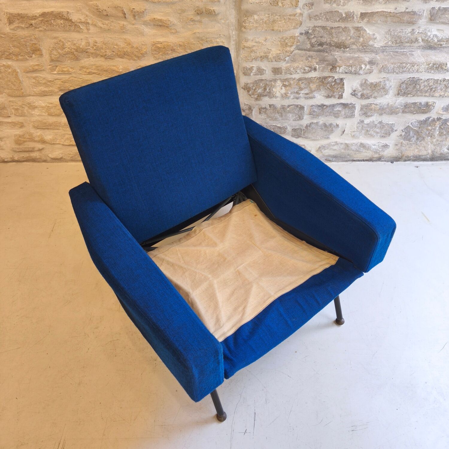 Pair of Troïka armchairs, design by Paul Geoffroy, Airborne edition.