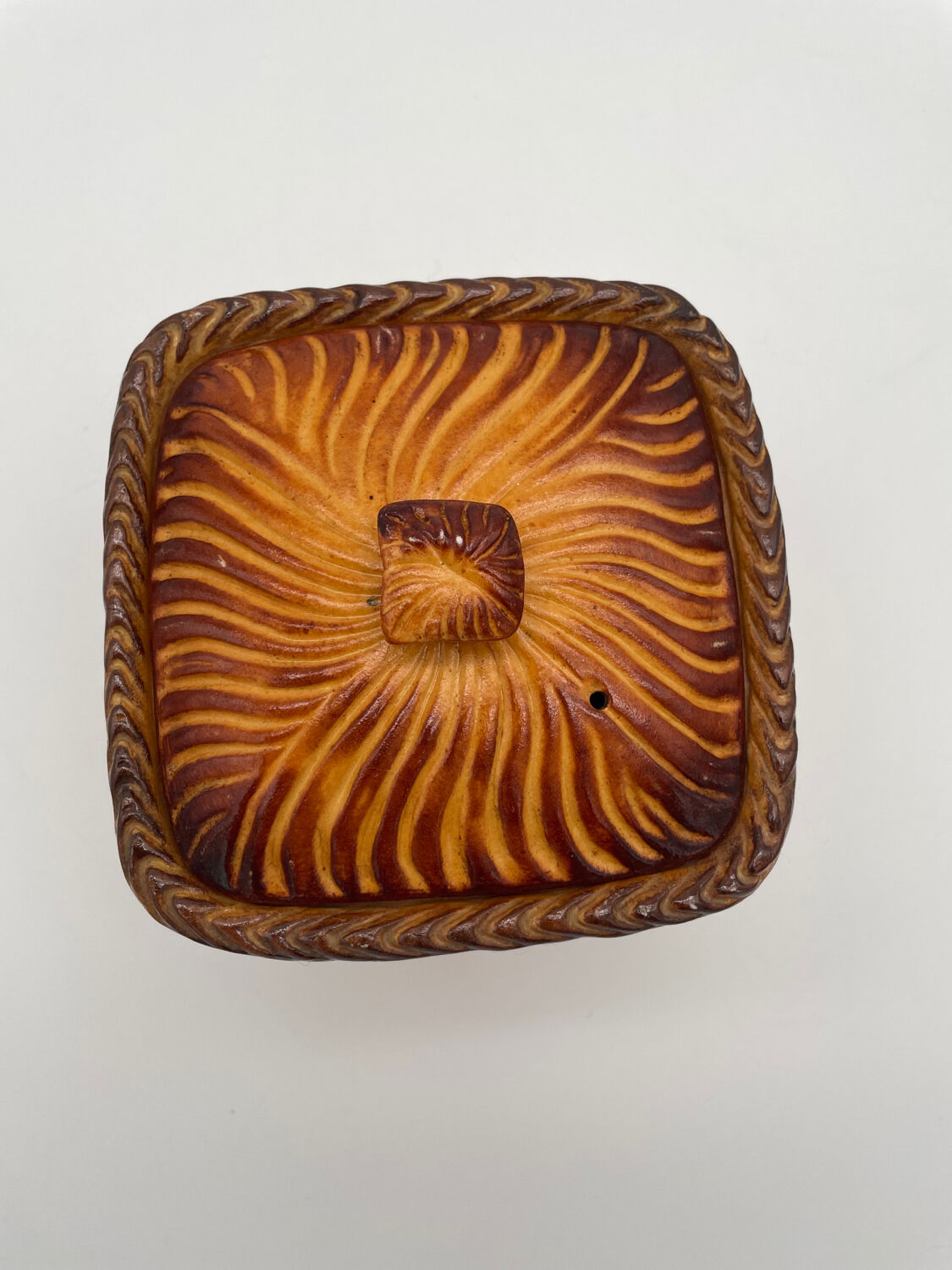 Terrine en trompe-l'œil pâté en croûte signée Mehun, vers 1900