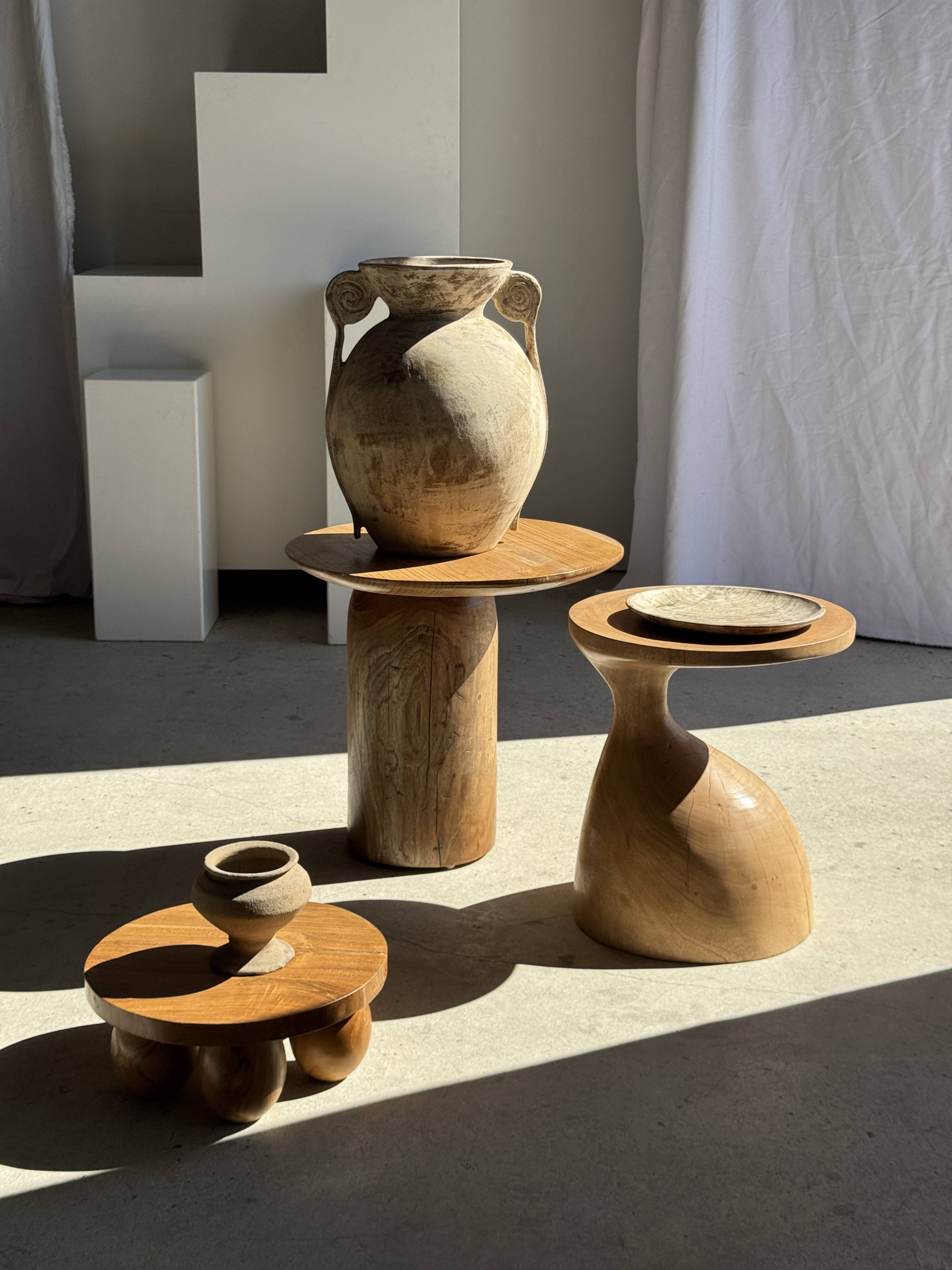 Sexy Neck - Solid wood (monoxyle) side table in natural colour H45
