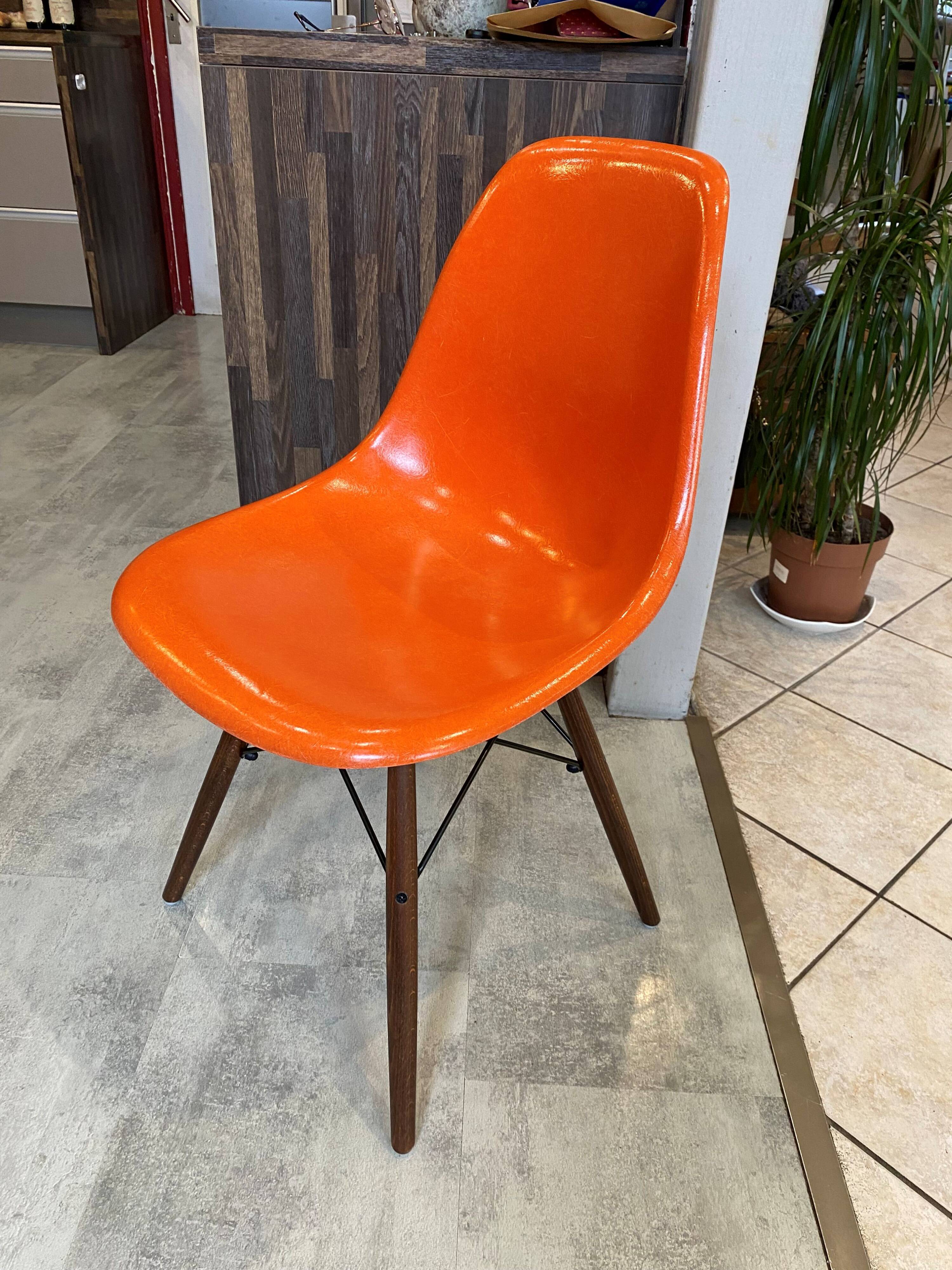 A dsw fiber red orange dowel walnut eames herman miller vintage 70 chair