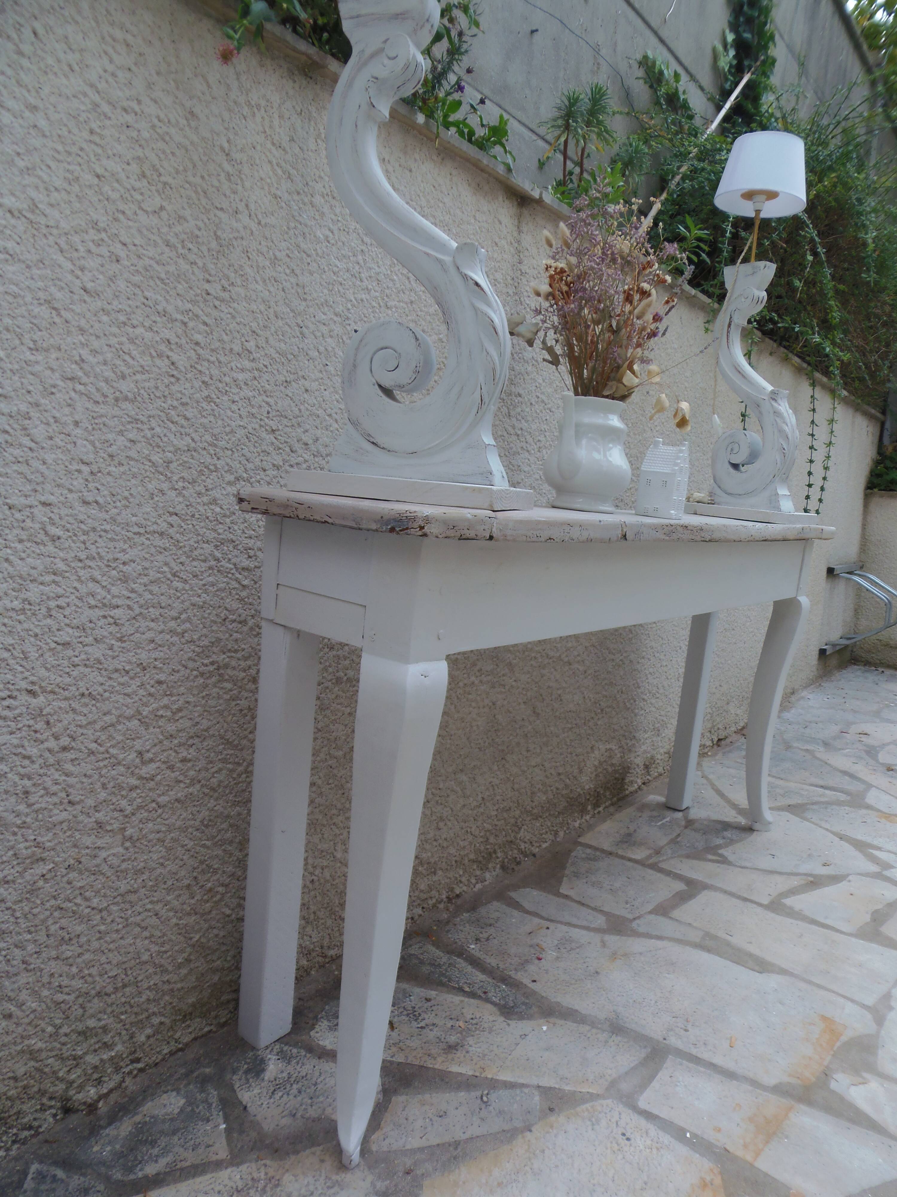 Console with a weathered grey cotton base, top in bleached walnut.