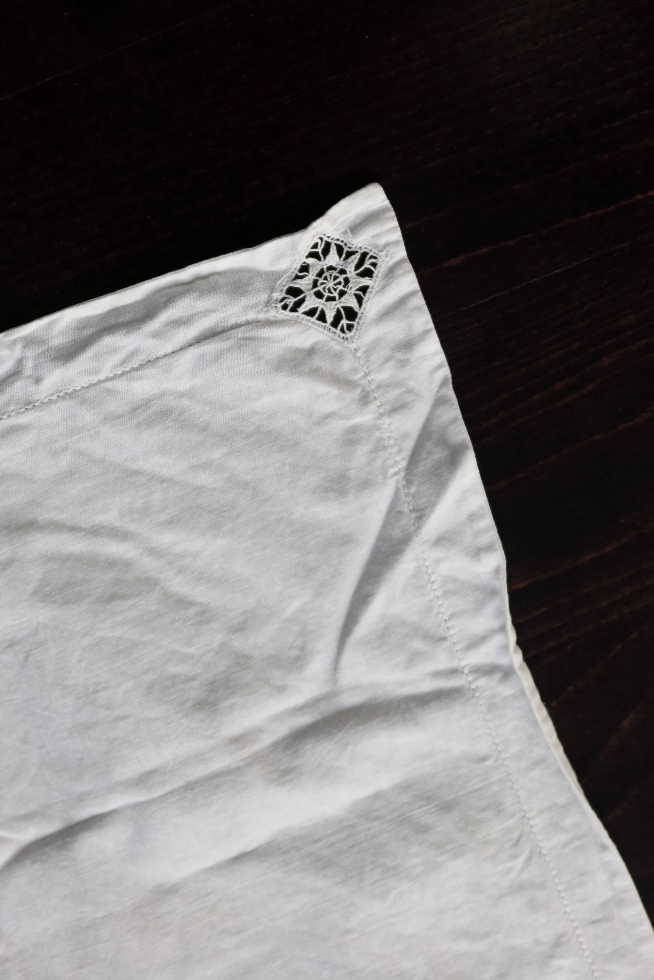 Vintage white cotton pillowcase - Embroidery