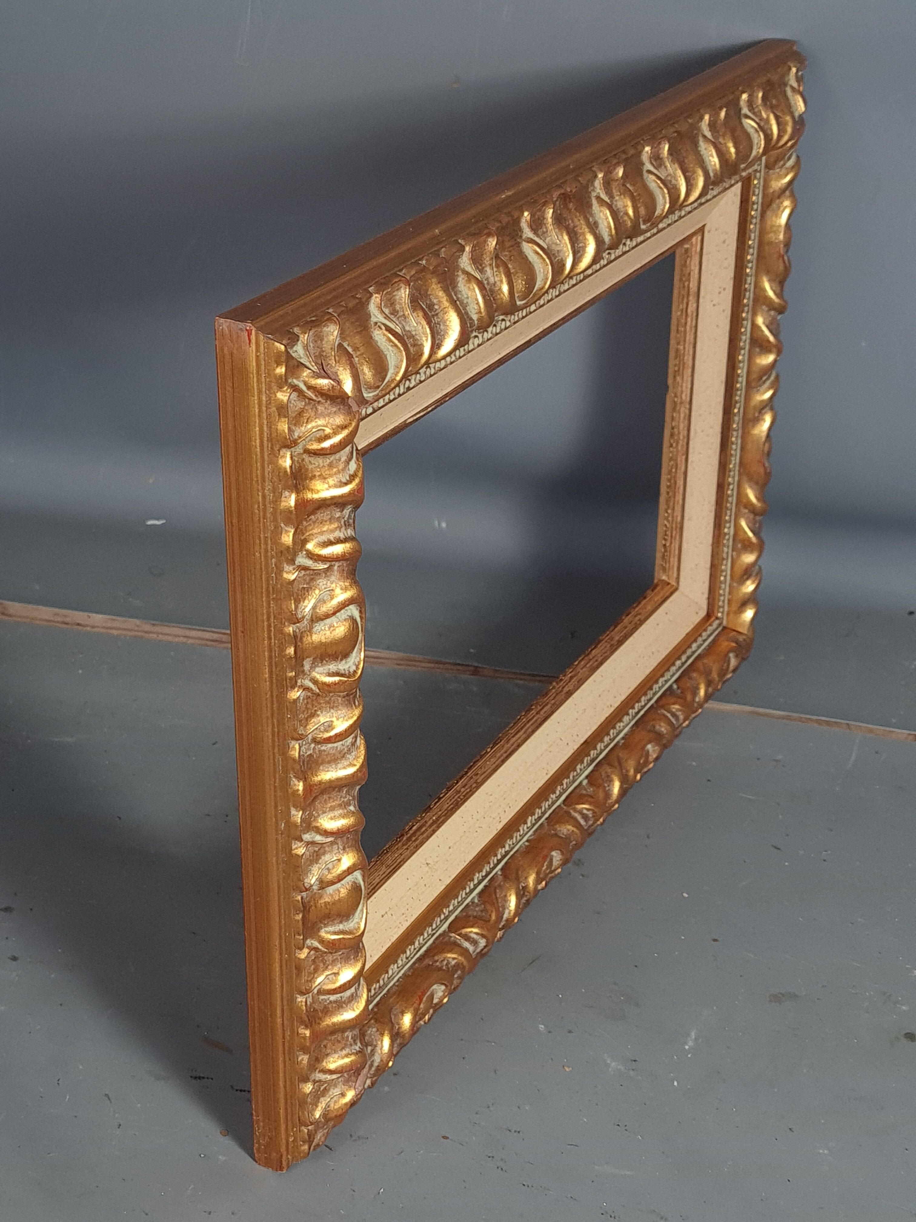 Cadre bois doré 39x28,5 feuillure 27x16 cm état neut SB