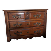 Classic chest of drawers