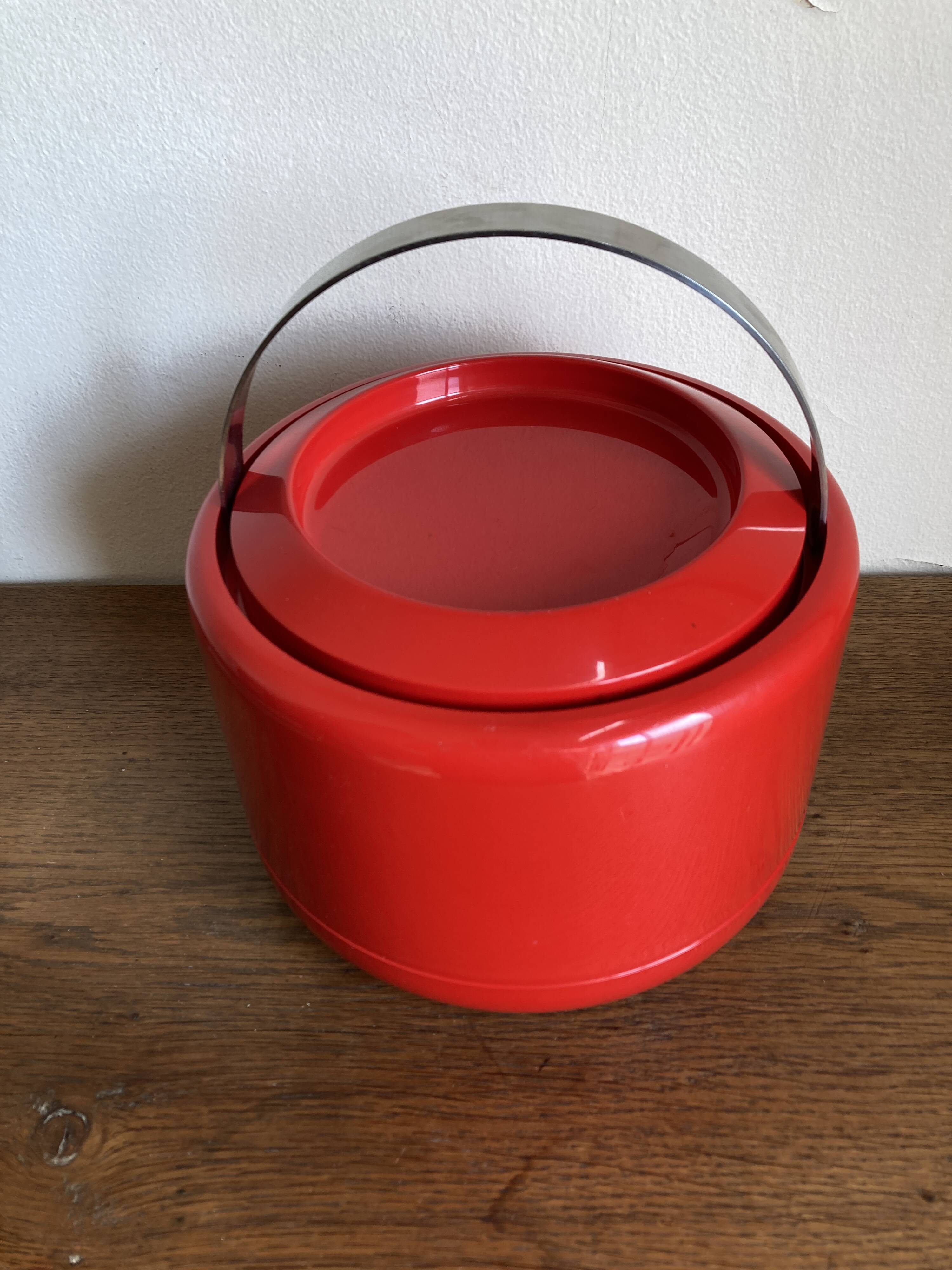 Stelton Denmark ice bucket in red ABS, Space Age pop 1960.