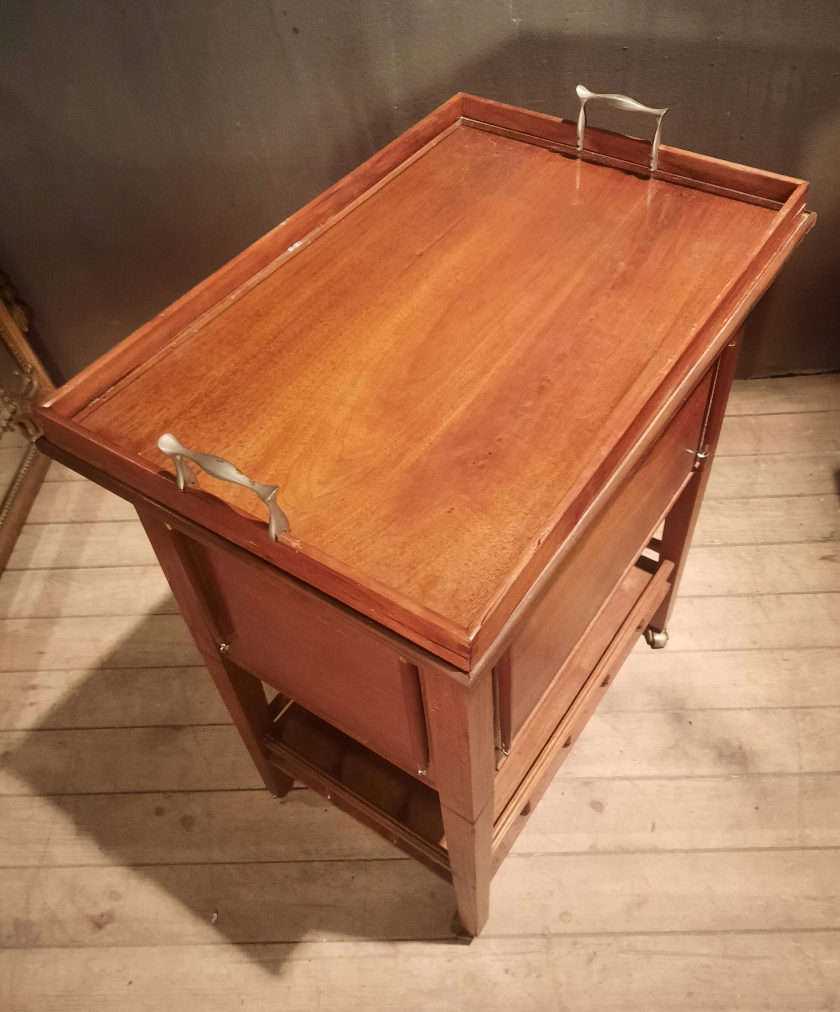 Sideboard with four drop-leaves