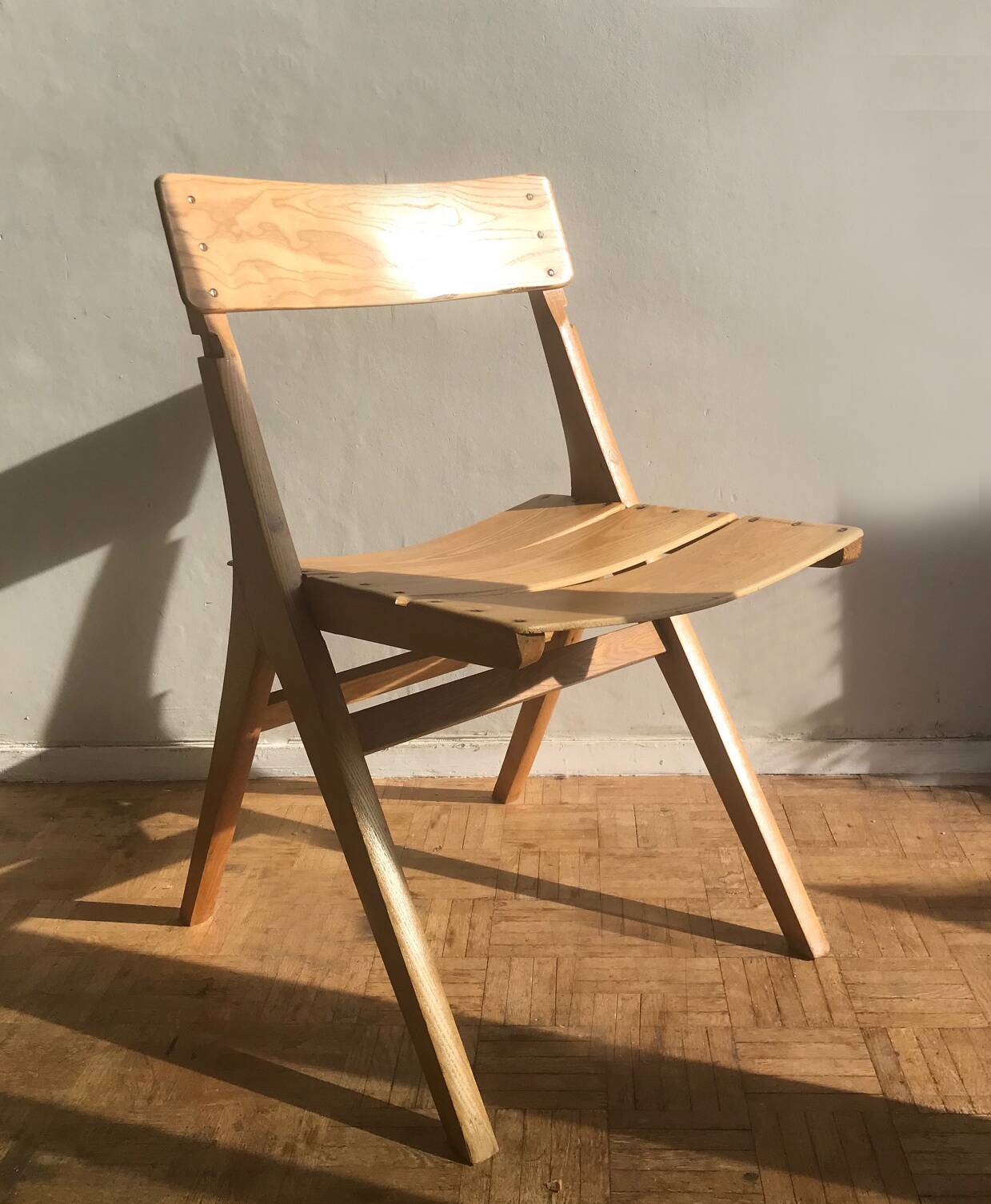 Primus compass leg chair