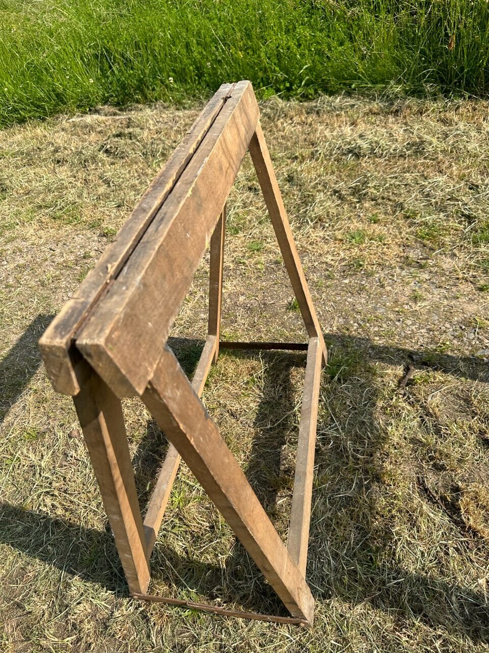 Table and trestles fir tray