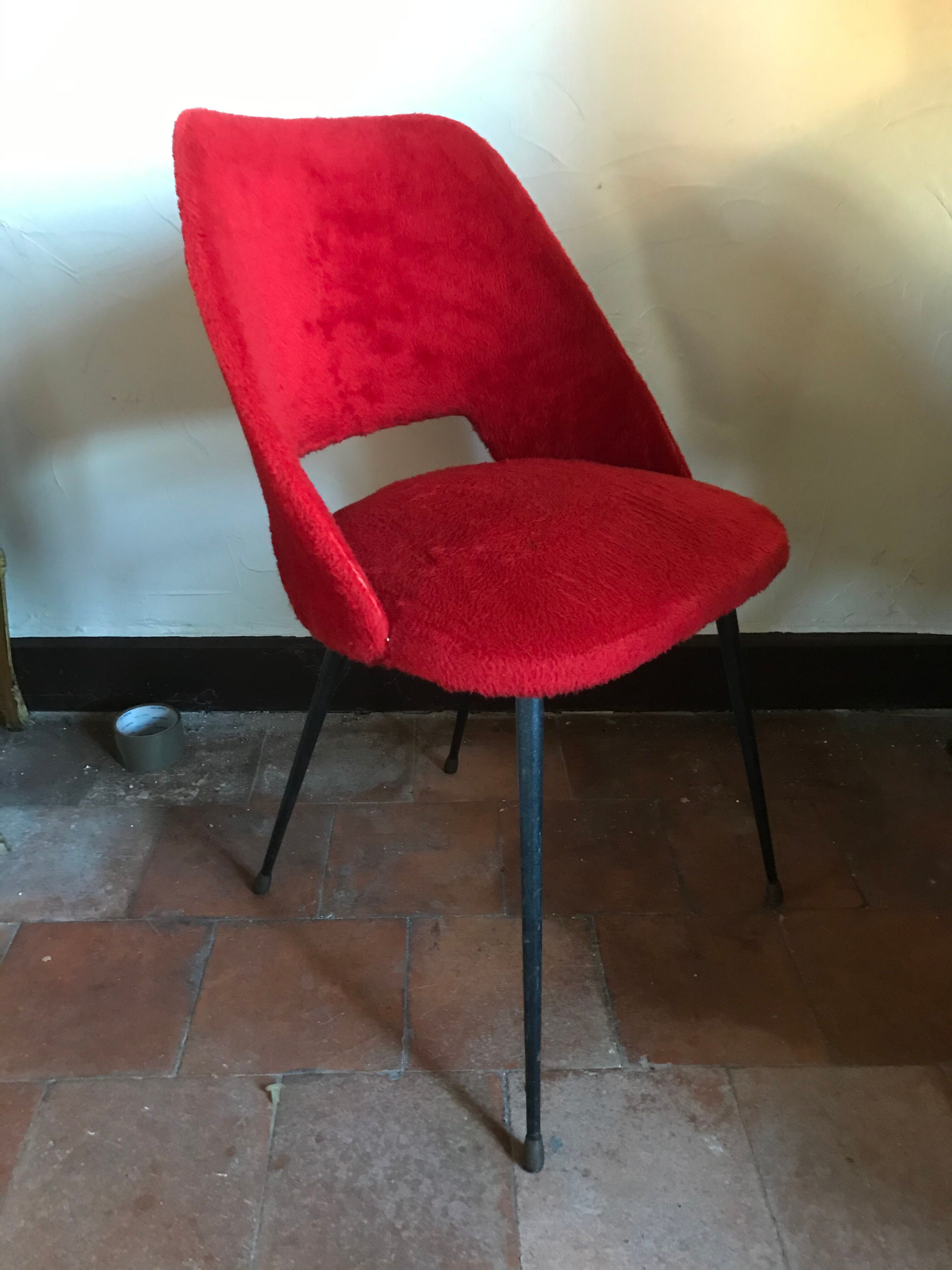 Vintage red moumoute chair