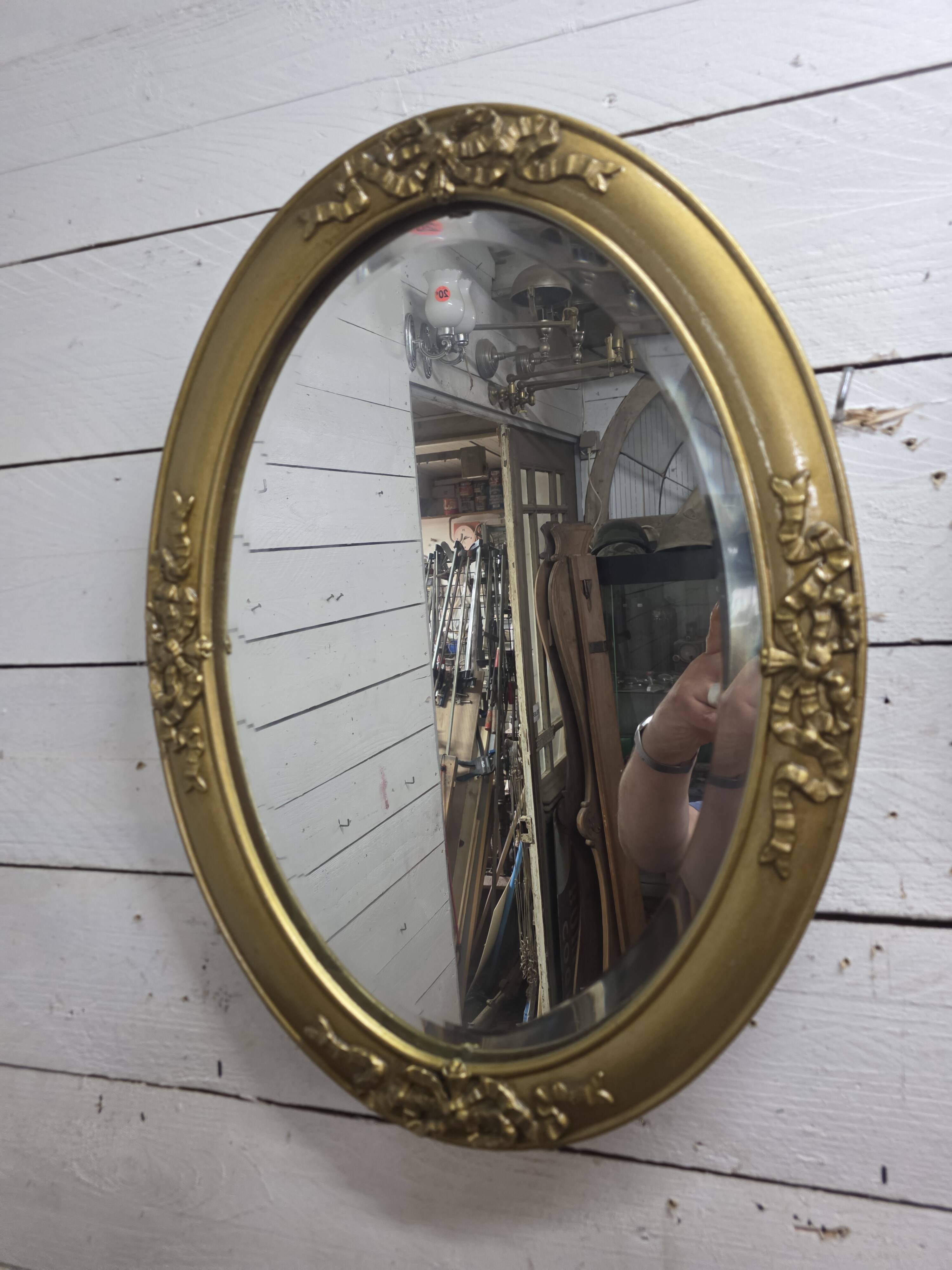 Miroir ovale style Louis XV doré miroir biseauté