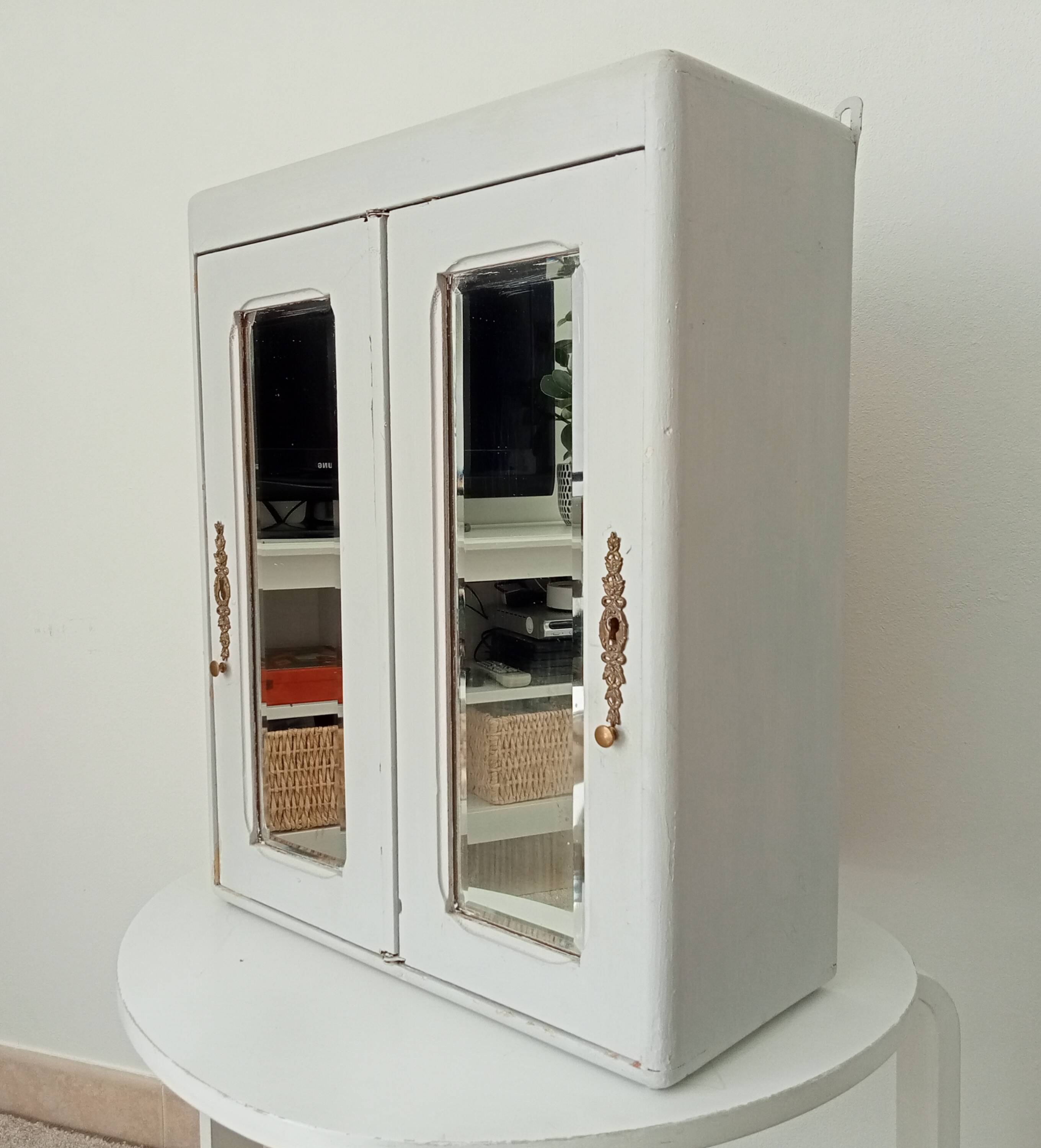 Art deco medicine cabinet from the 40s/50s