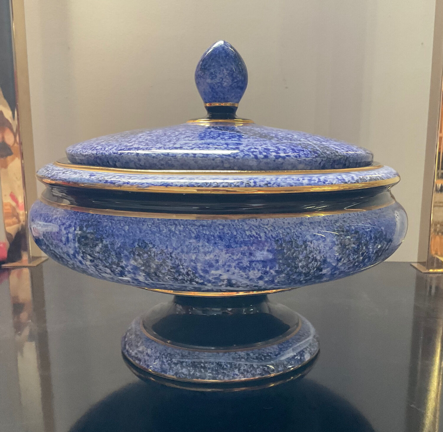 Vintage standing candy in glazed porcelain