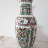 Vase chinois en porcelaine peint à la main, signé