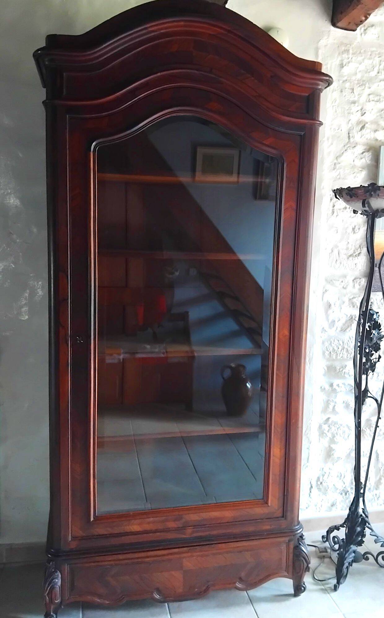 Vitrine ancienne en bois massif – 235 cm