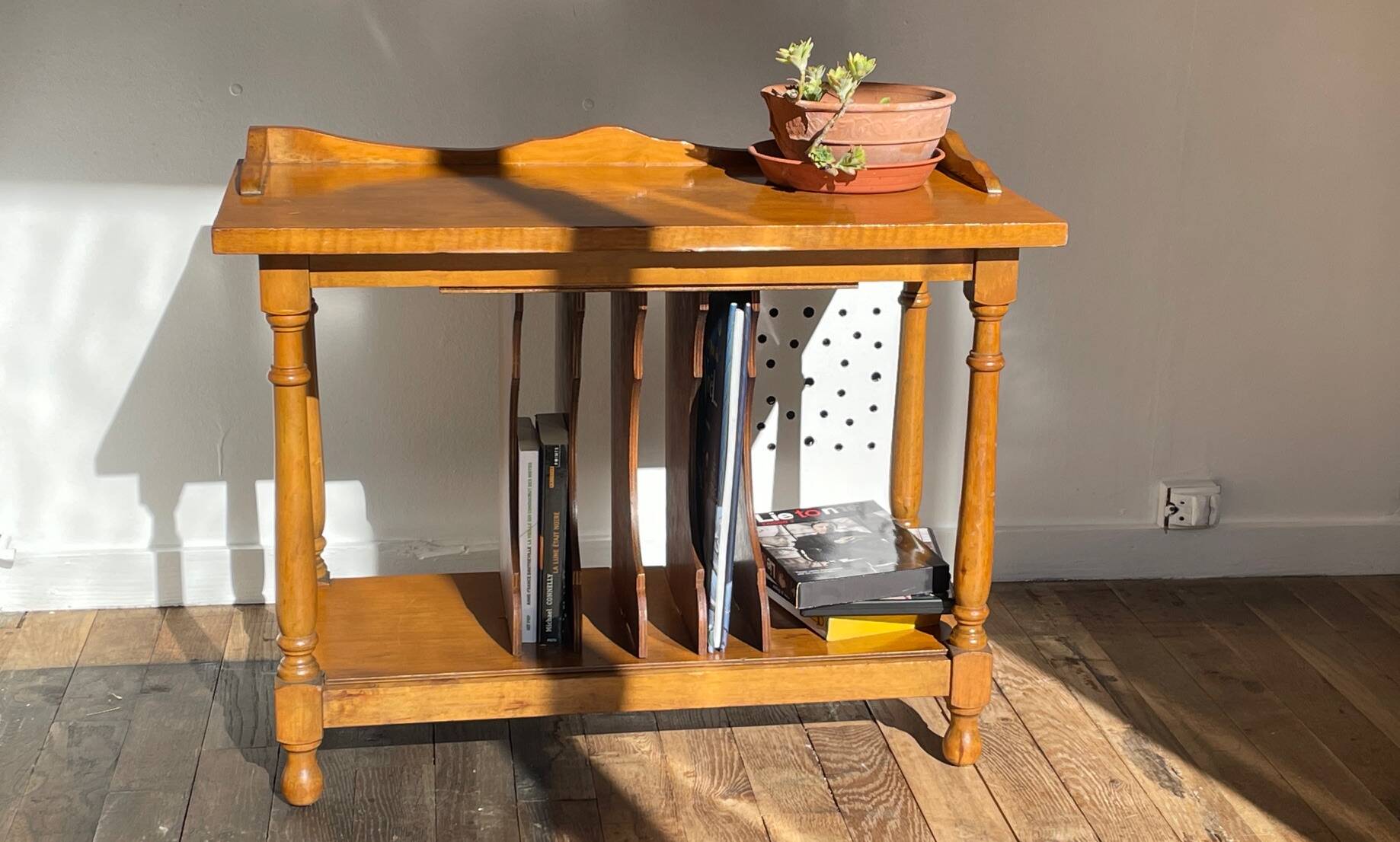 Meuble bas electrophone vintage
