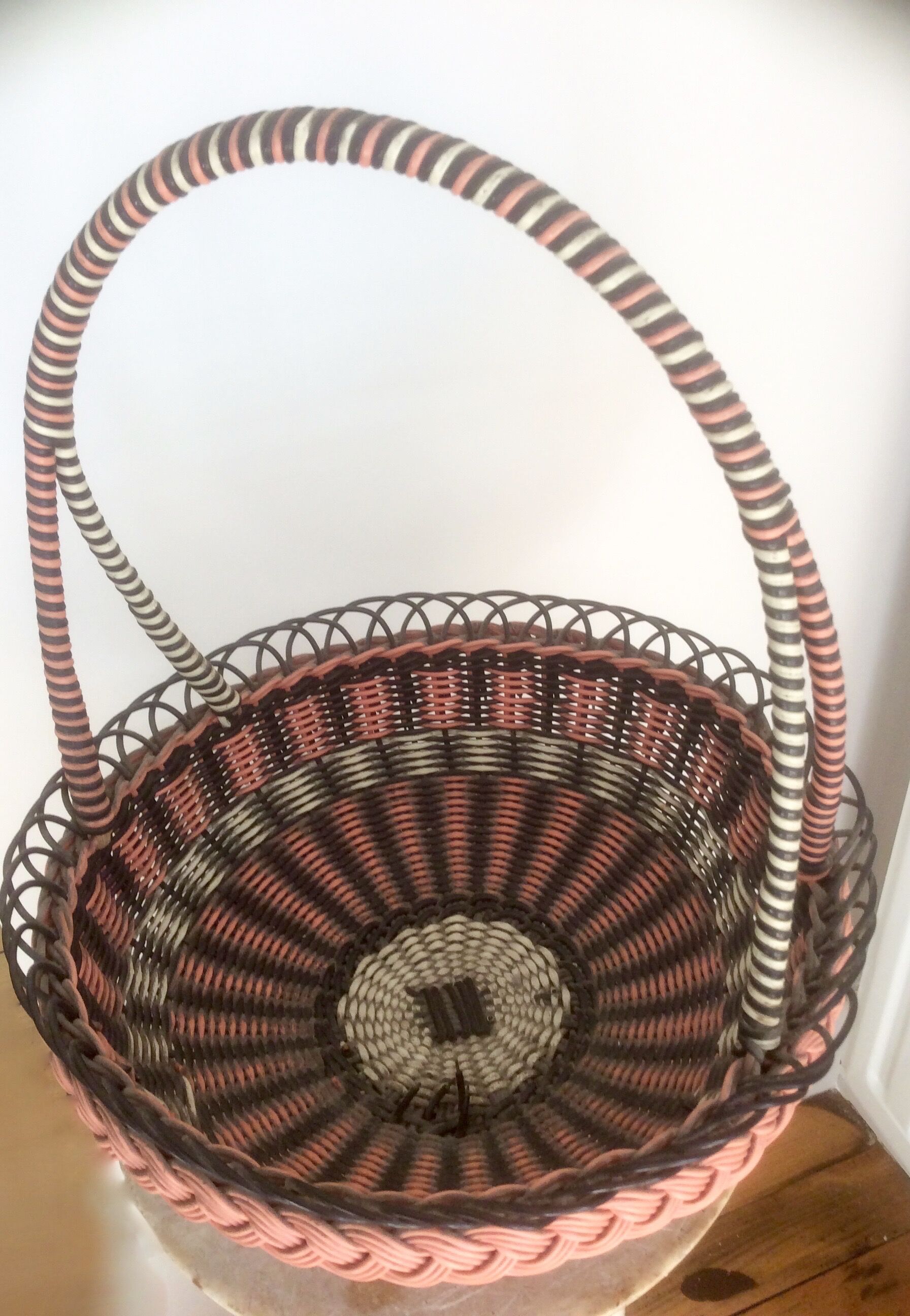 Corbeille en scoubidou vintage