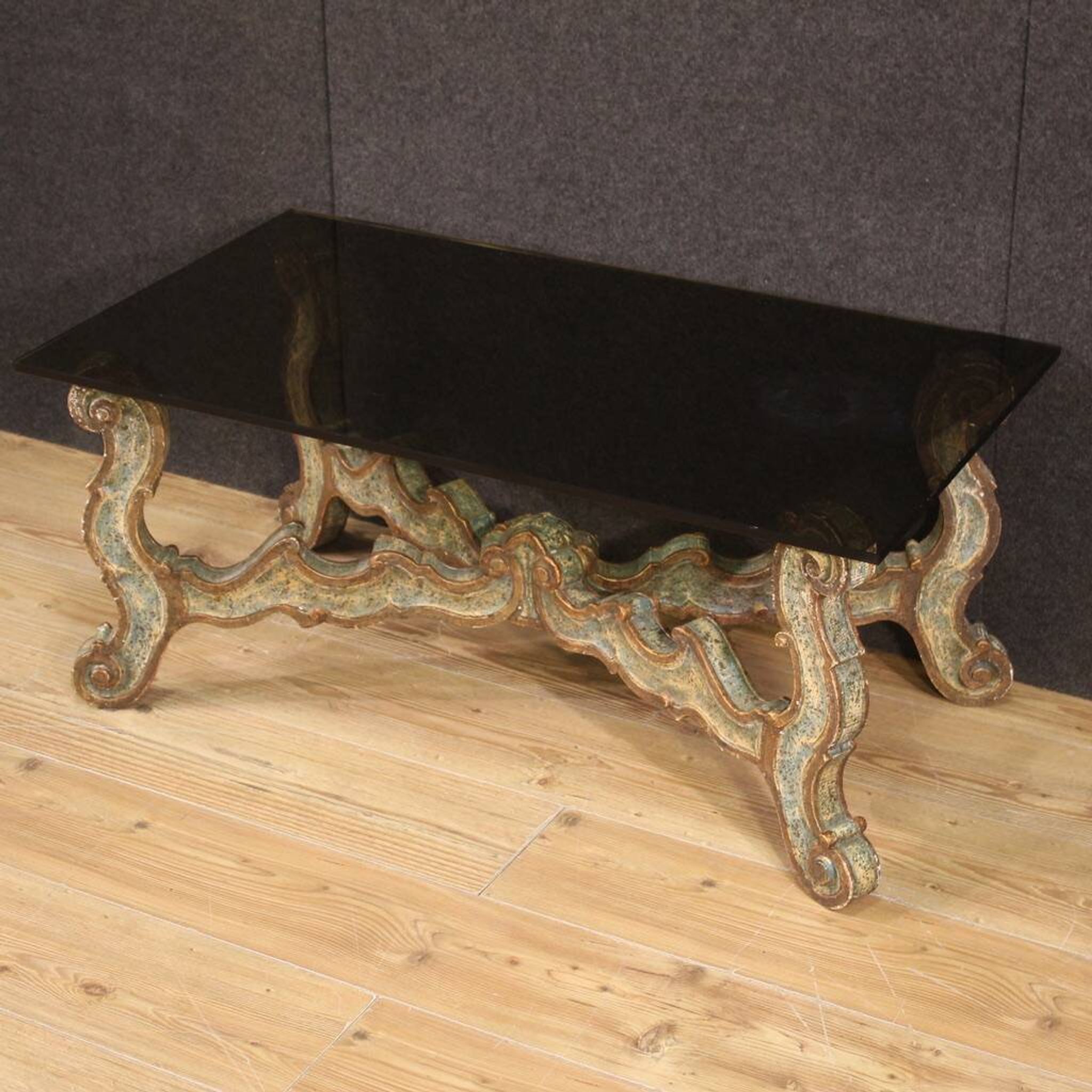Table basse en bois laqué des années 1960