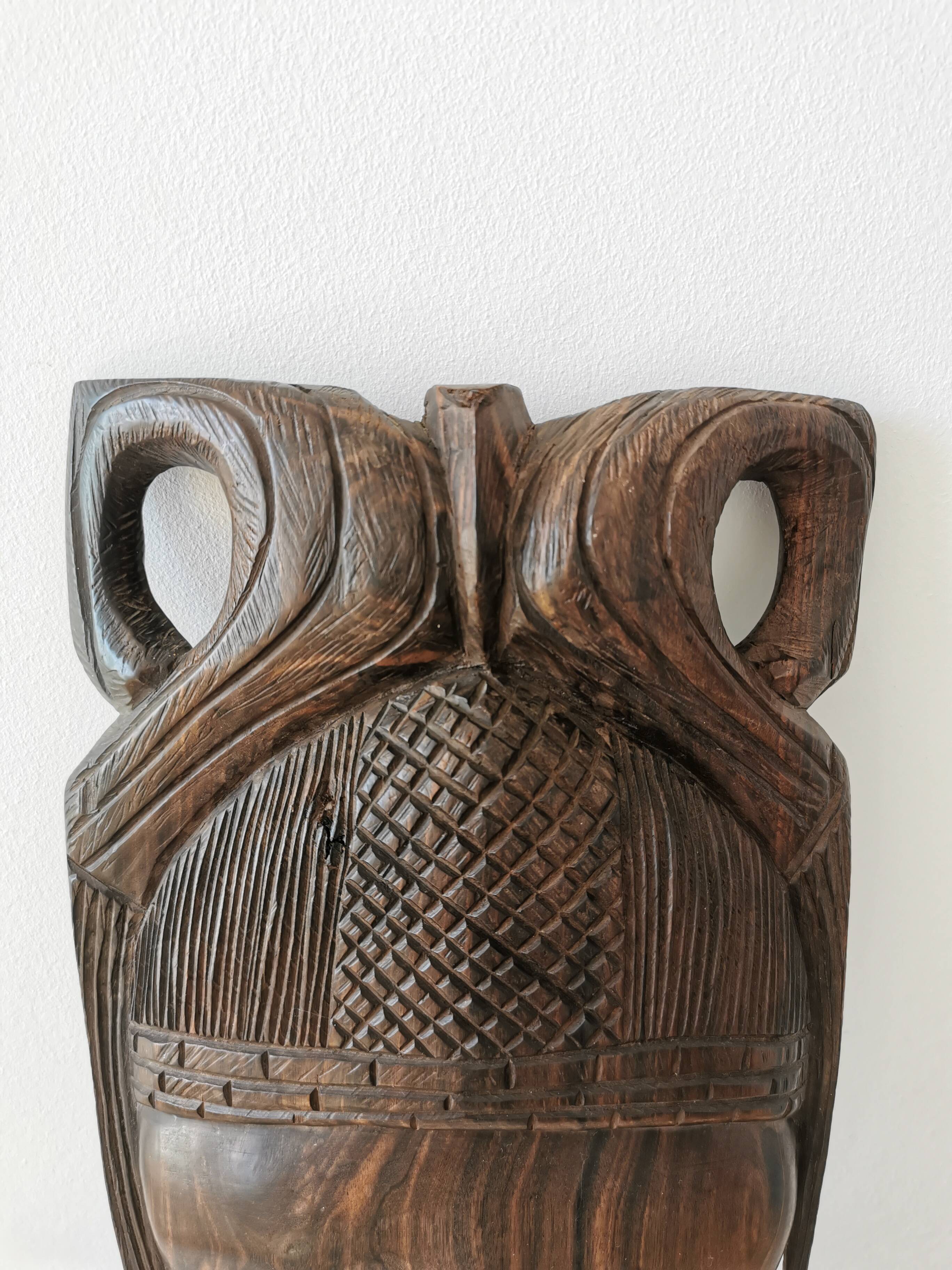 Masque en bois africain sculpté à la main vintage : décoration murale tribale