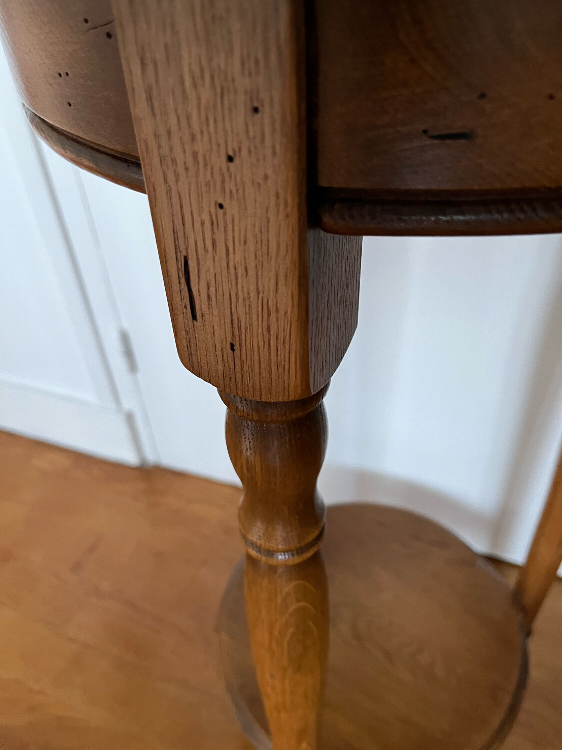 Wooden pedestal table