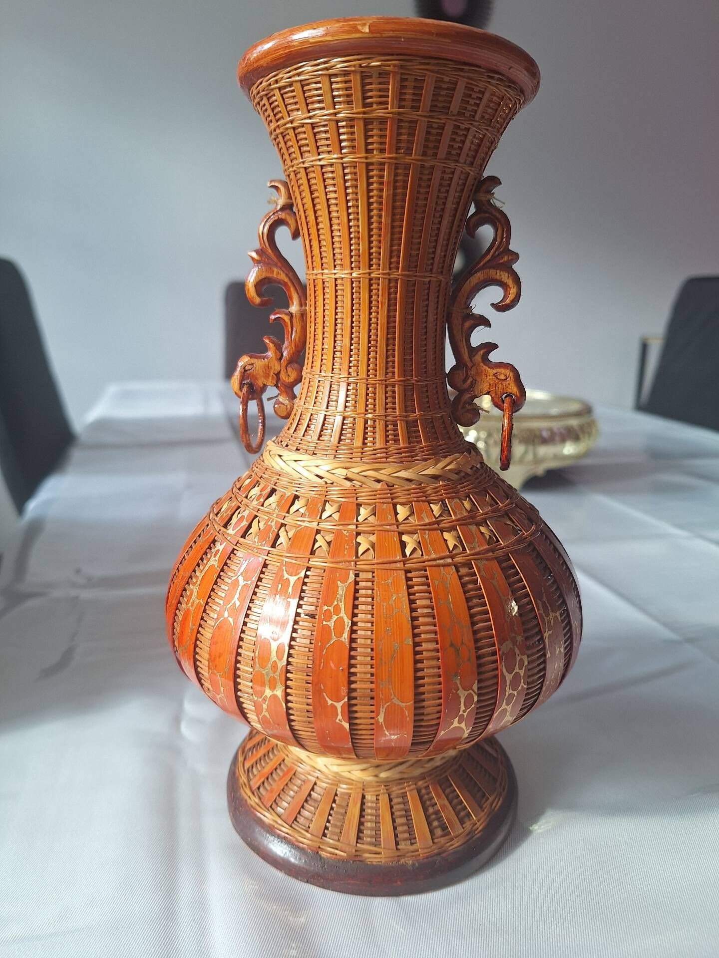 Vase en bois et bambou