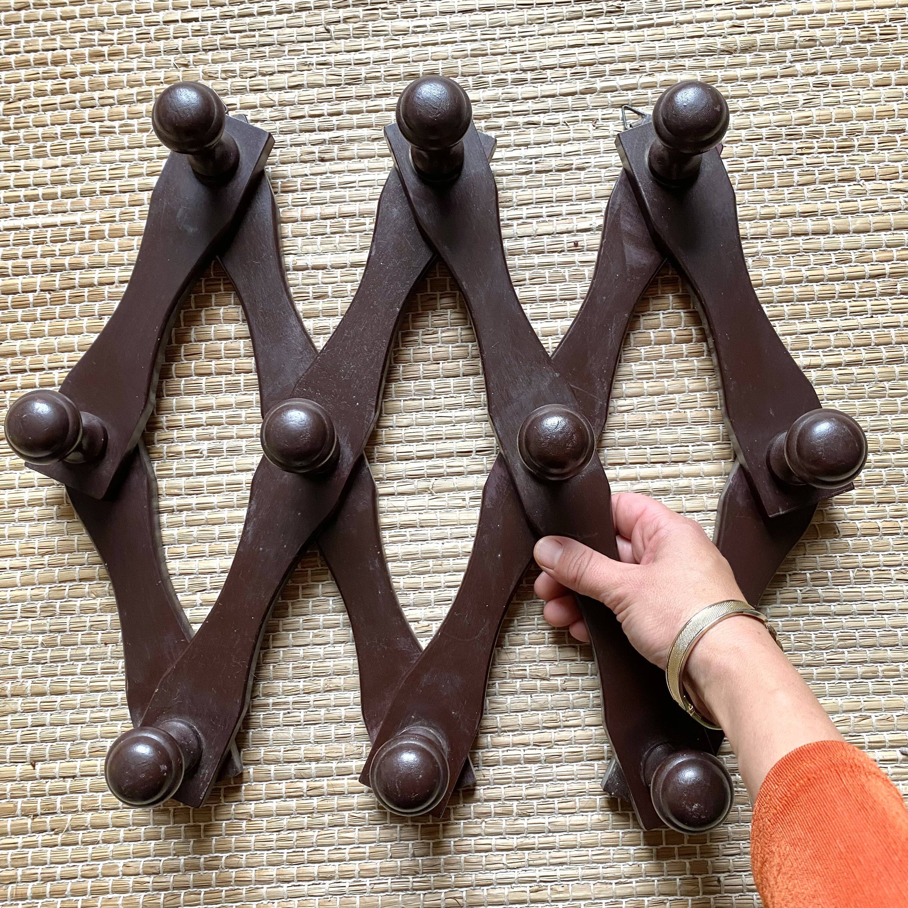 Extendable vintage wall coat rack