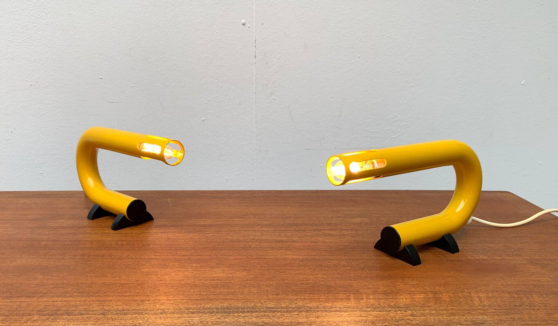 Lampes de table modèle C 452 de l'ère spatiale postmoderne italienne du milieu du siècle, 1960, lot de 2