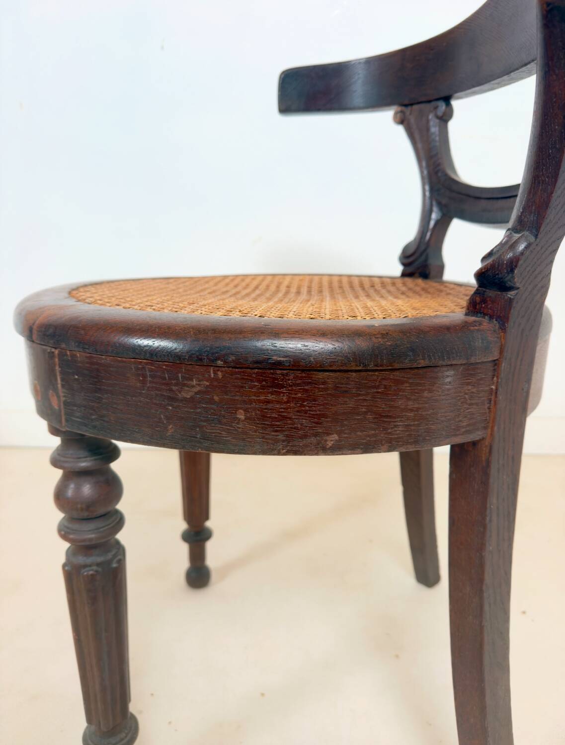 Chaise ancienne de style Louis Philippe en bois et cannage