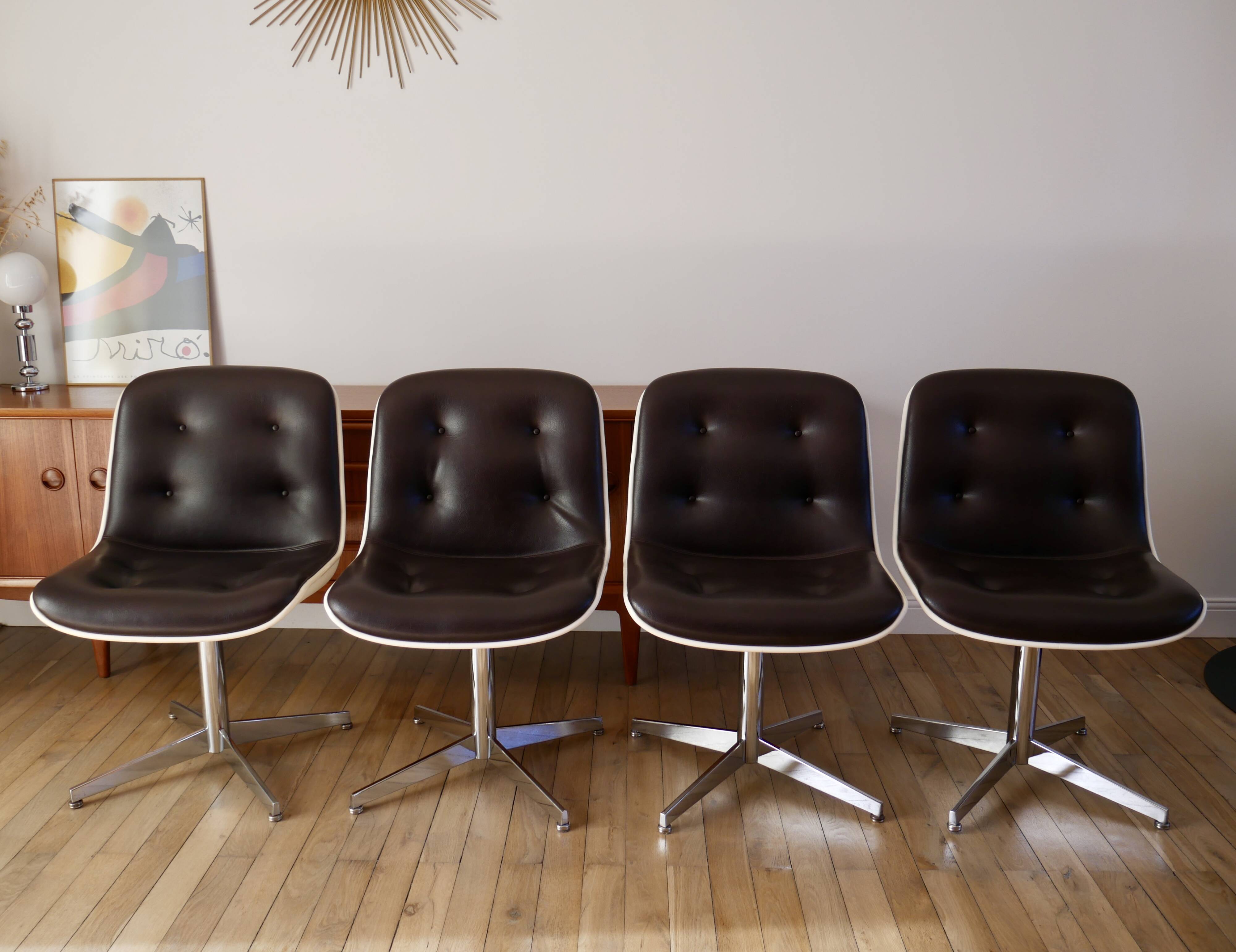 Set of 4 Executive Strafor shell chairs in leather, plastic and chrome 1970s