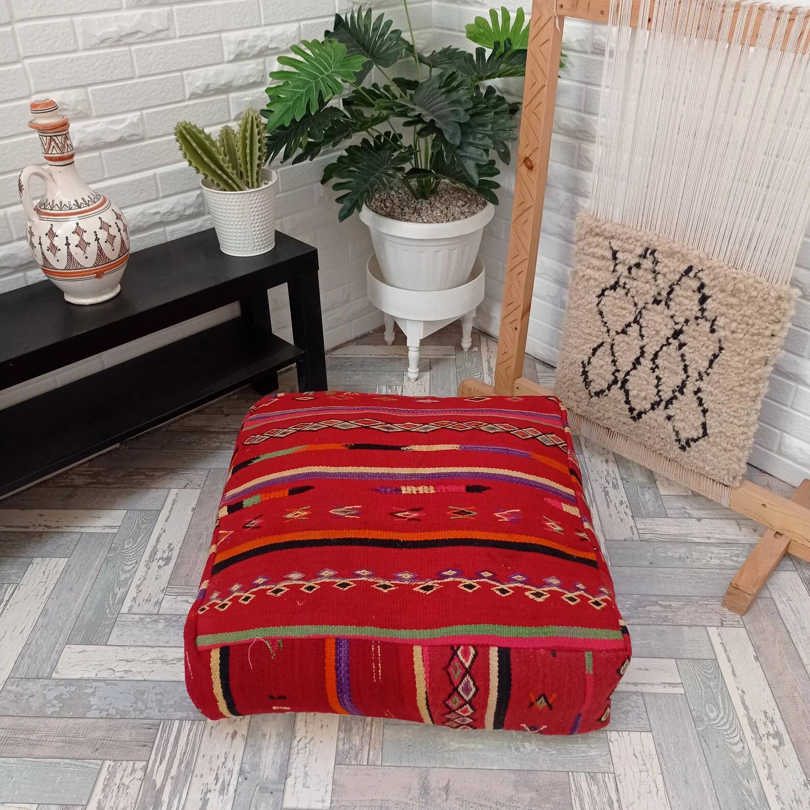 Handmade Berber pouf in wool 60 X 60 X 20 CM