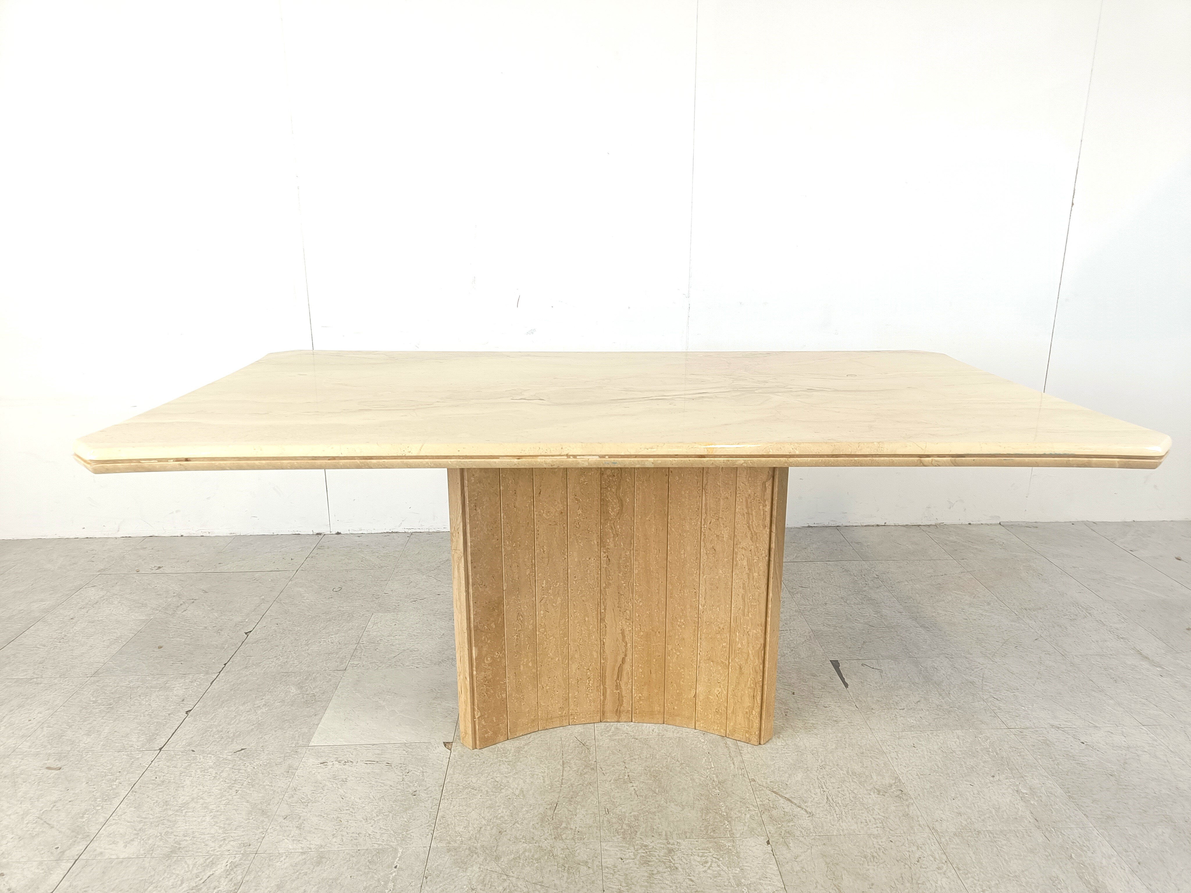 Table à manger en travertin vintage, années 1970