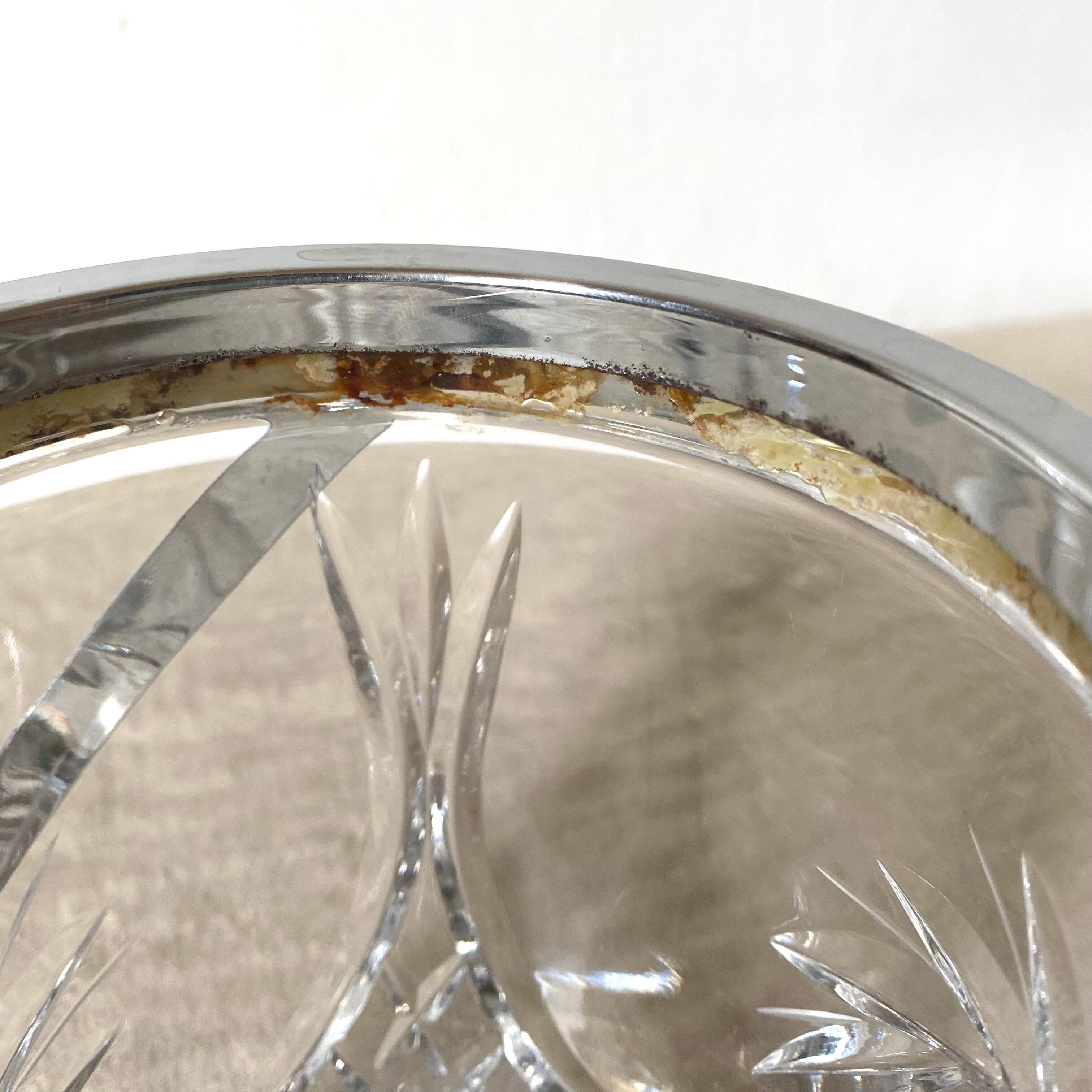 Chiseled crystal ice bucket