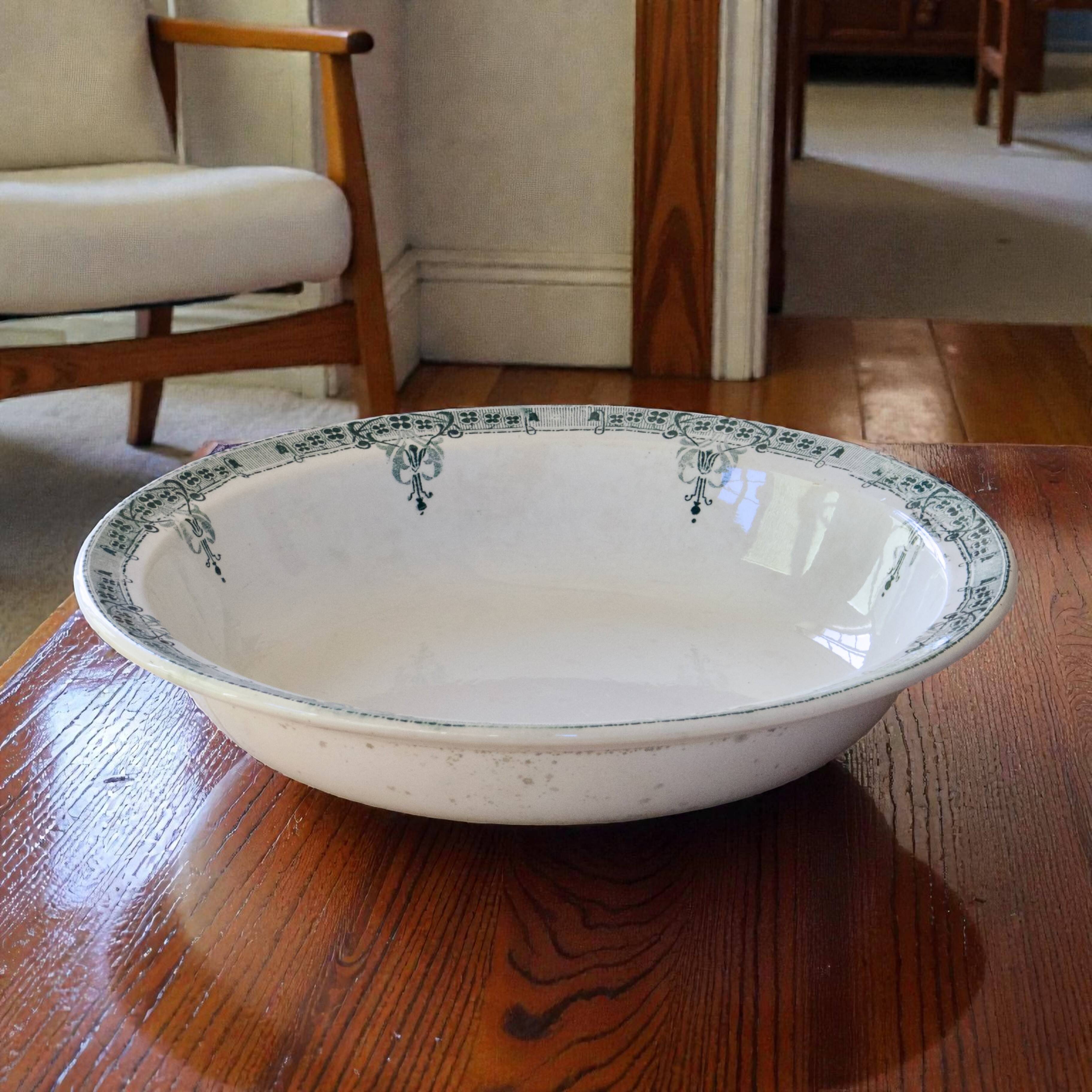 Large deep salad bowl from the 19th century, ironstone, signed Sarreguemines "Verdun".