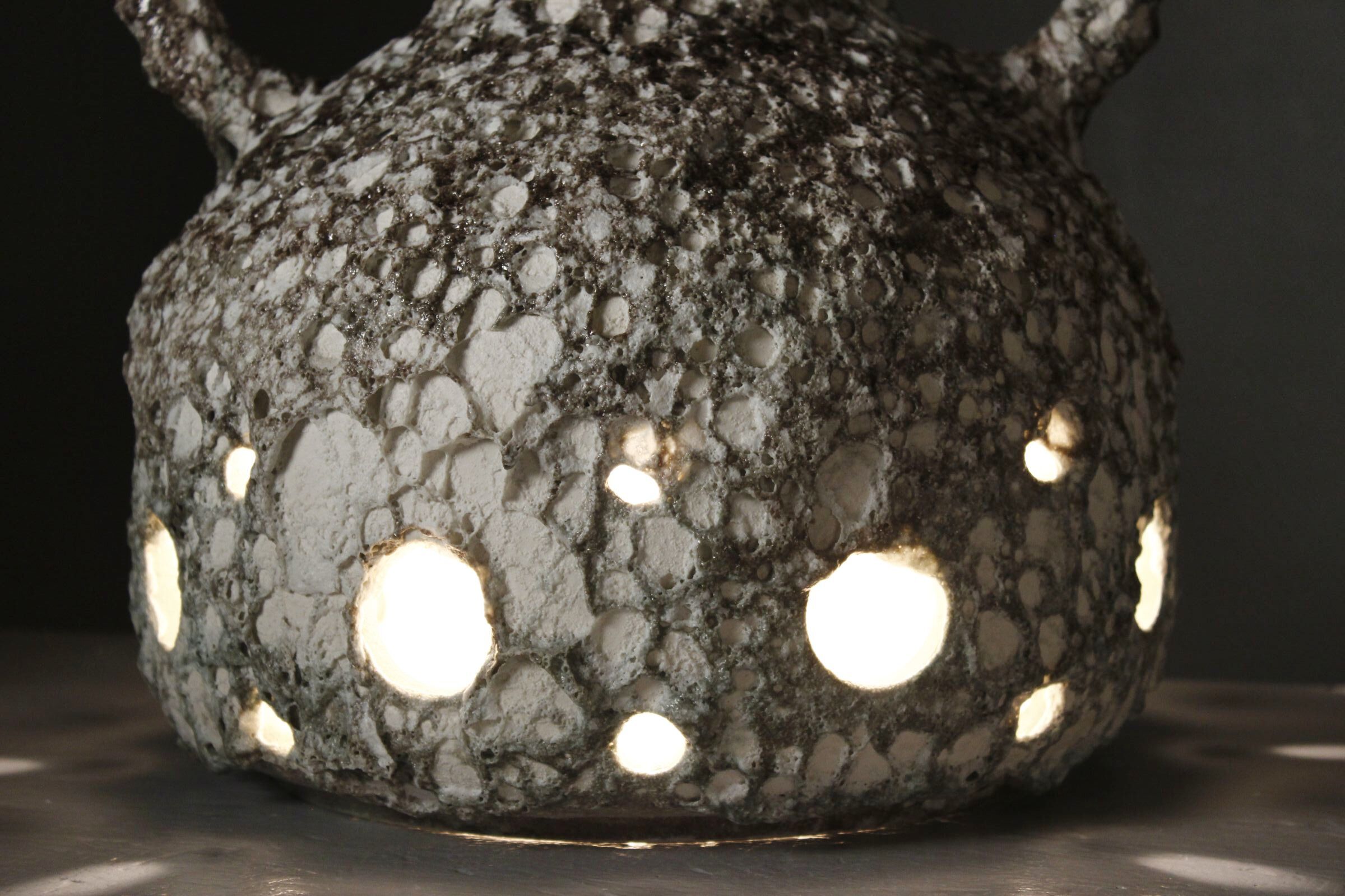 Large ceramic lamp base, fat lava, brutalist design, double lighting.