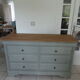 Commode style Louis Philippe, 8 tiroirs vert de gris