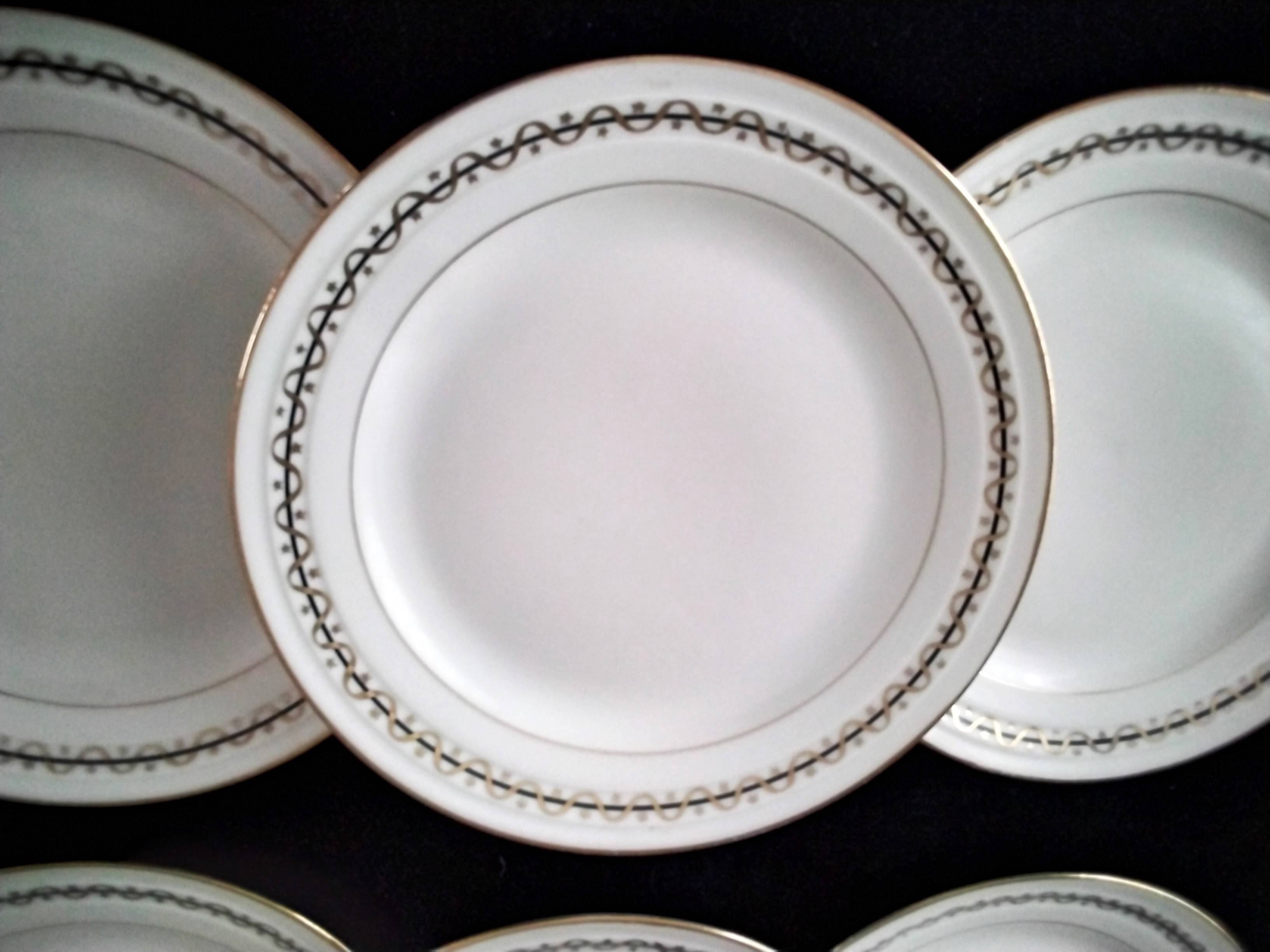 6 Assiettes plates en porcelaine de Chartres sur Cher, Pate et émail de Limoges