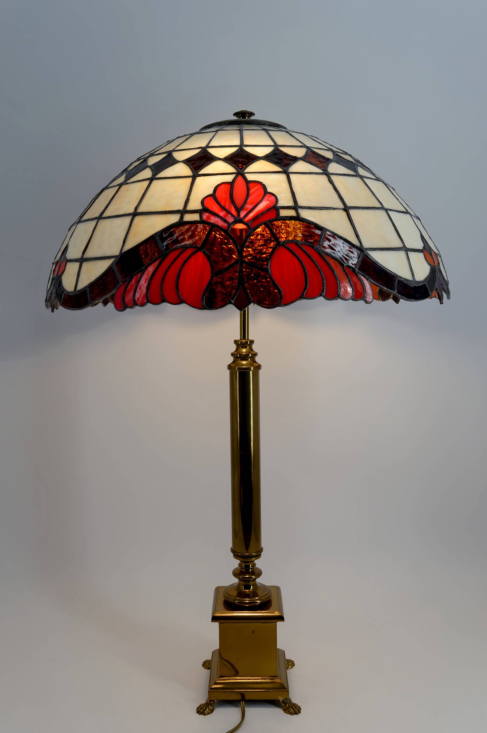 Important Tiffany-style lamp, bronze and stained glass – 20th century