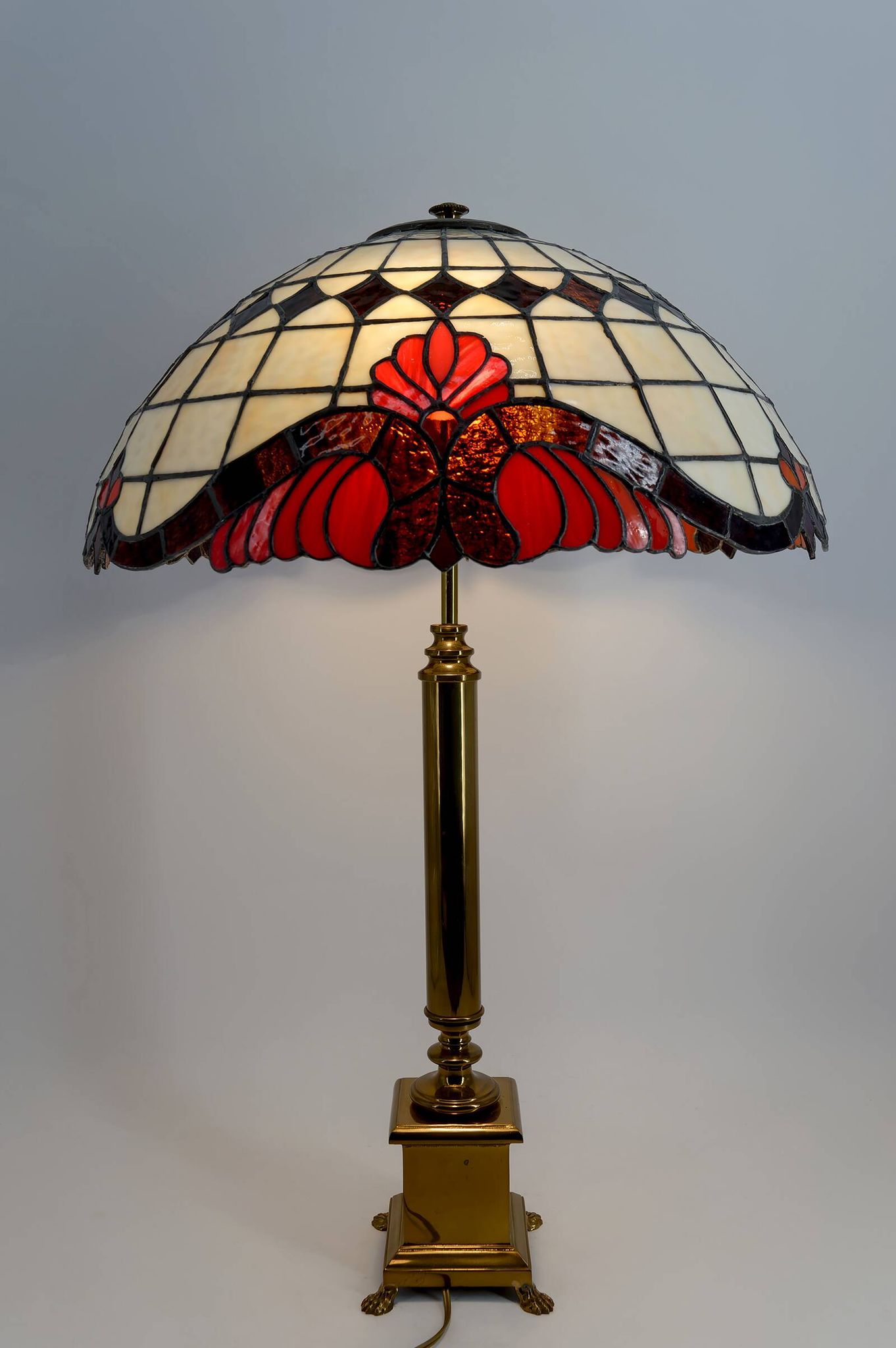 Important Tiffany-style lamp, bronze and stained glass – 20th century