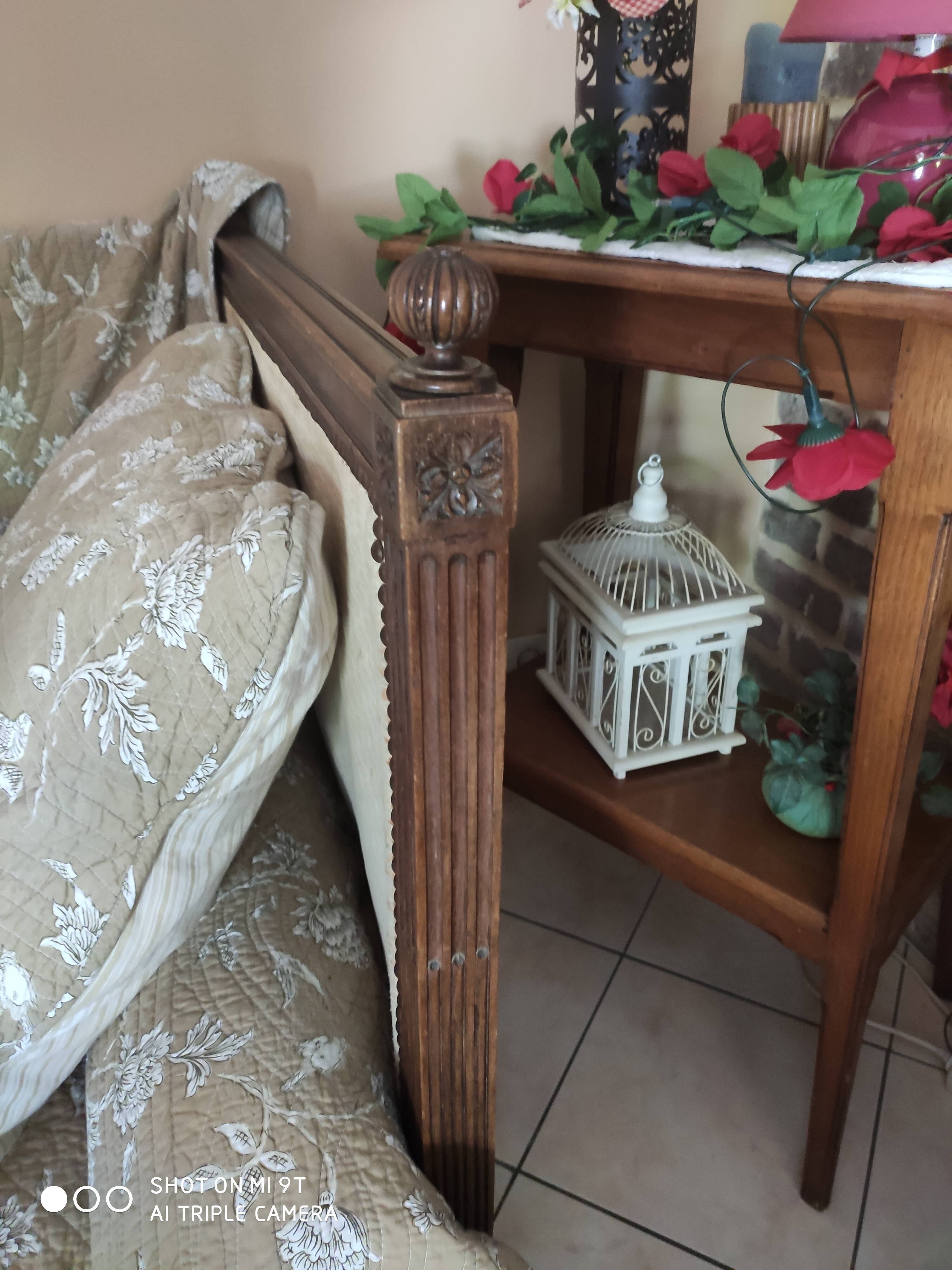 Antique Louis XVI style sofa, daybed with 8 legs and wooden frame, L182, W85, H95