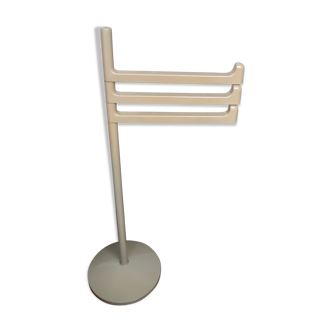 Towel rack