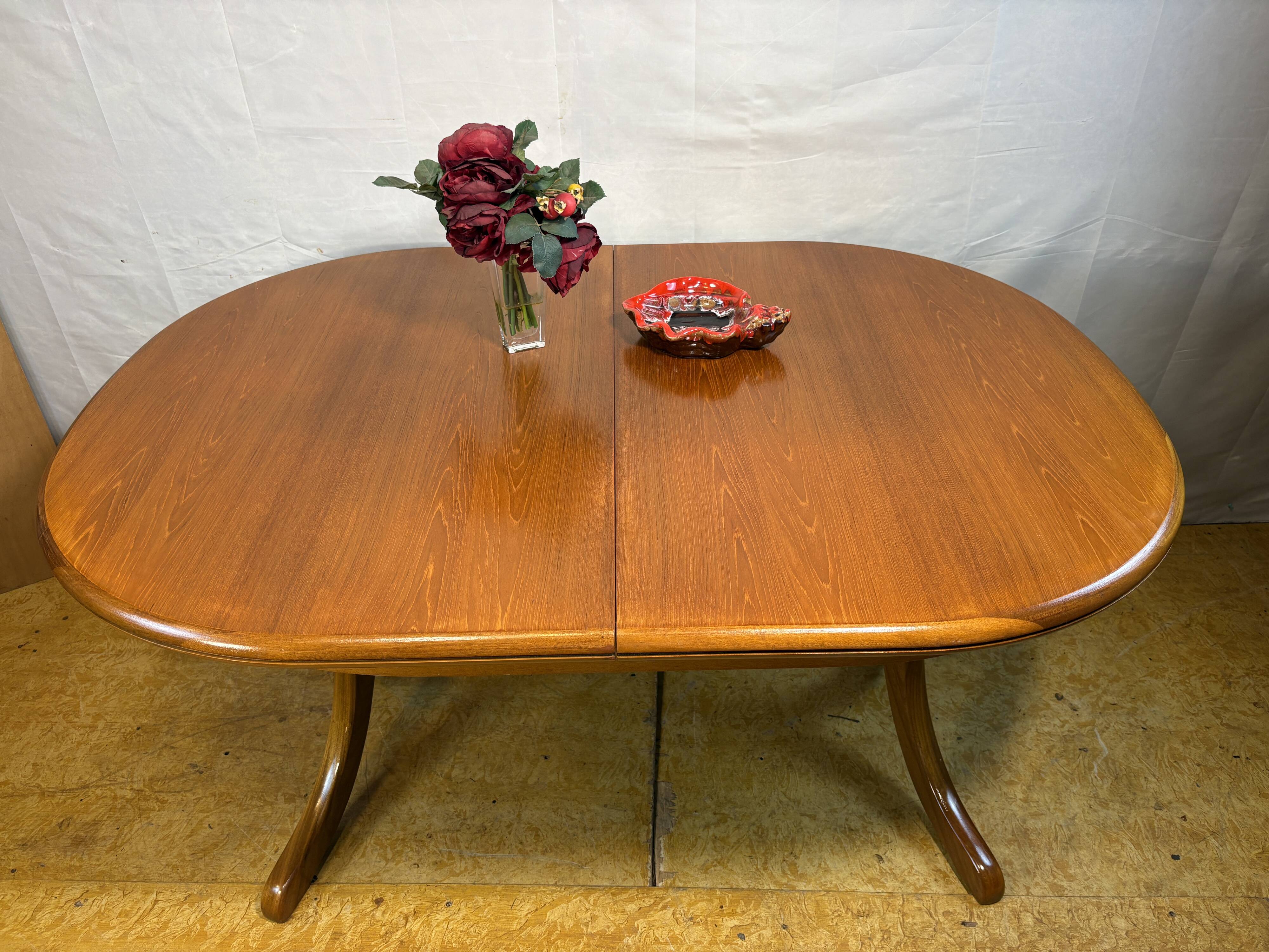 Mid Century Retro Teak Oval Danish Extending Dining Table (Circa 1960–1970)