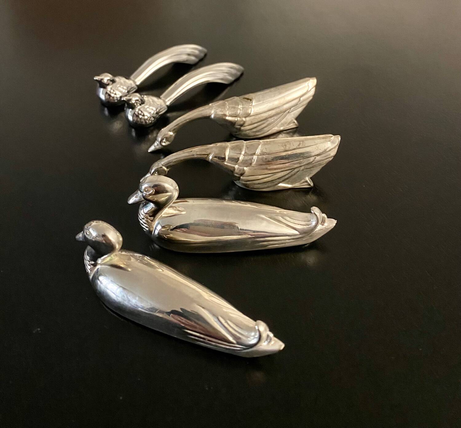 6 different animal knife holders, made of metal