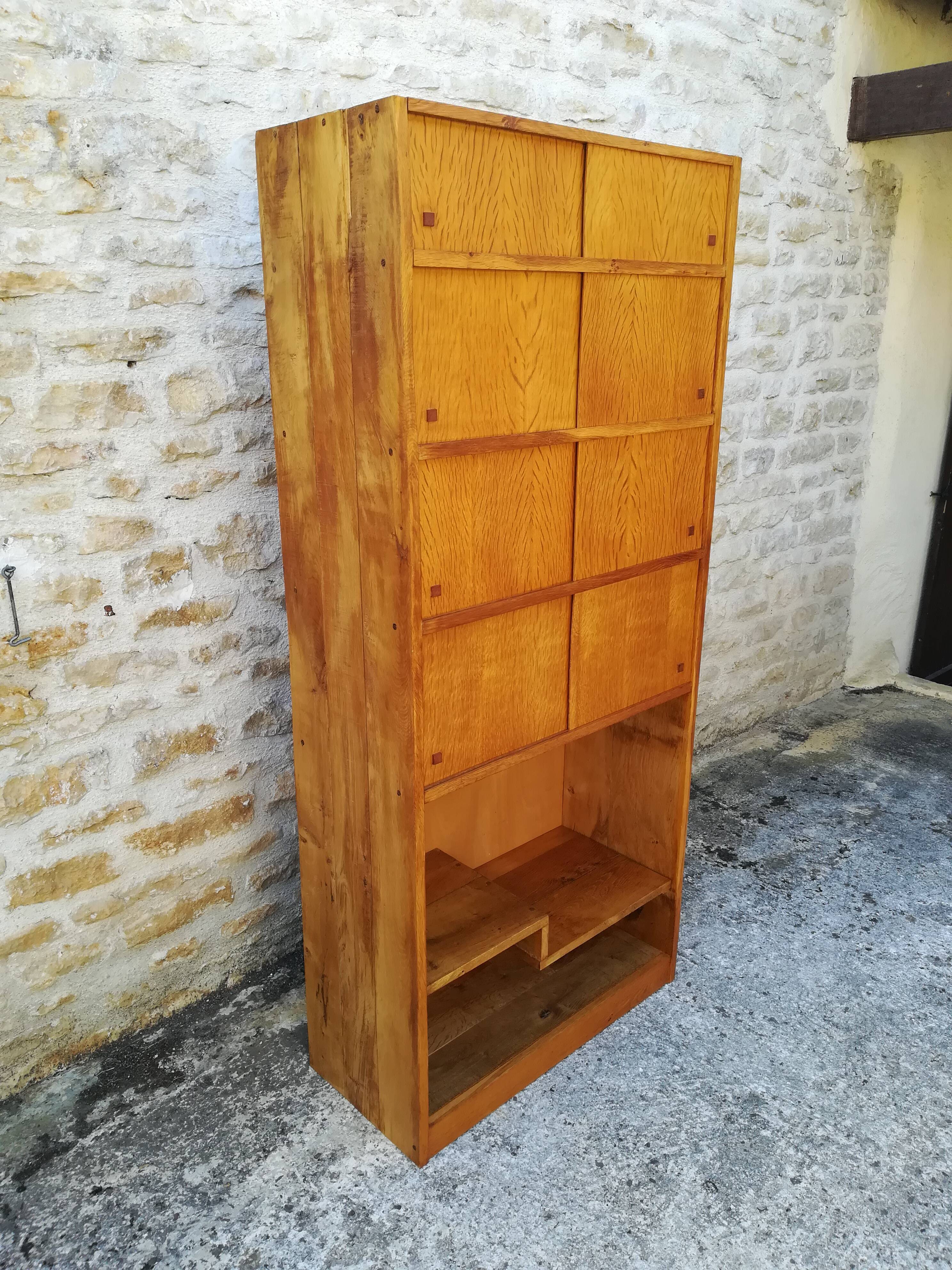 Buffet with sliding doors