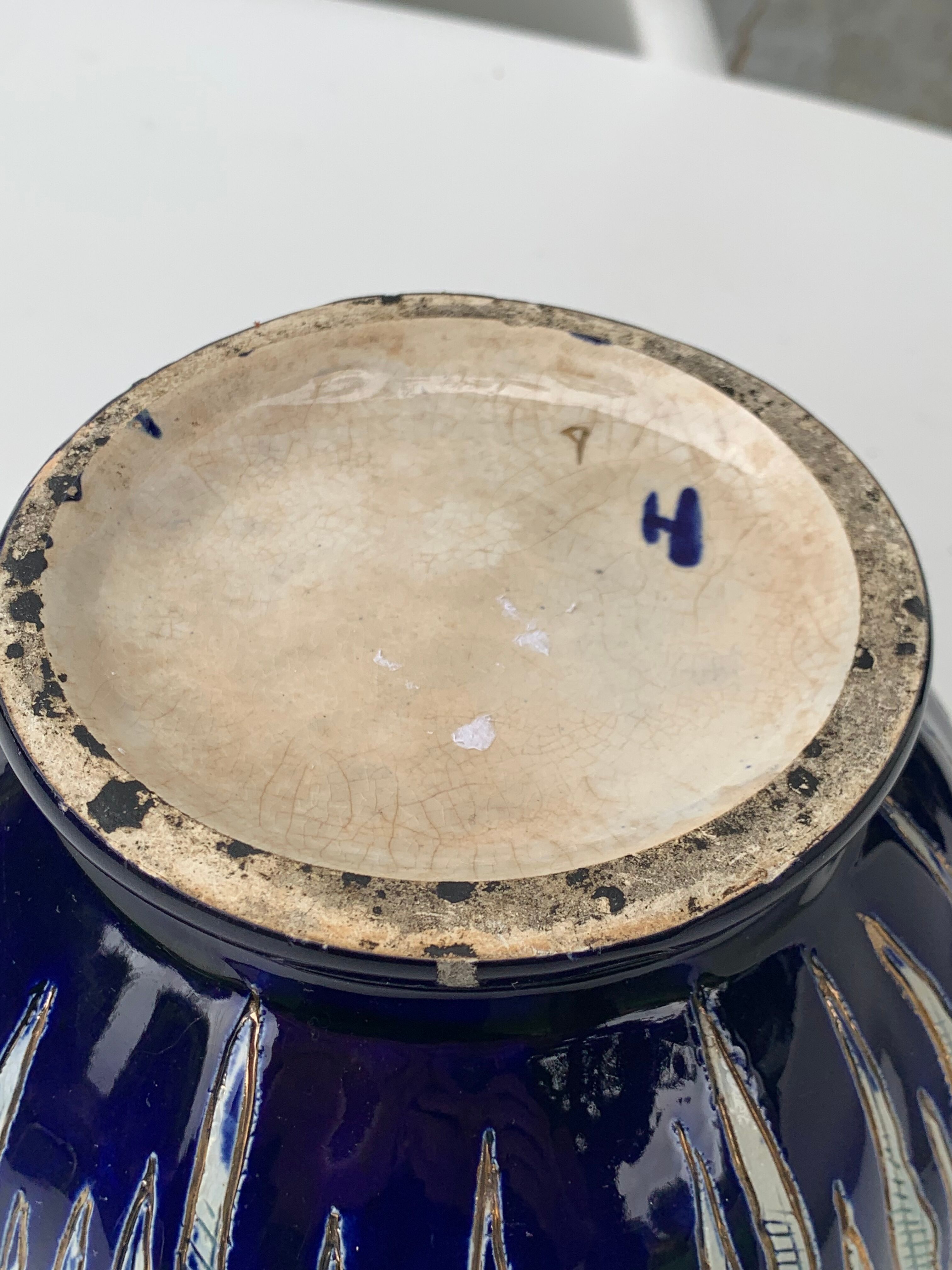 Art deco pot cache birds in old glazed ceramic