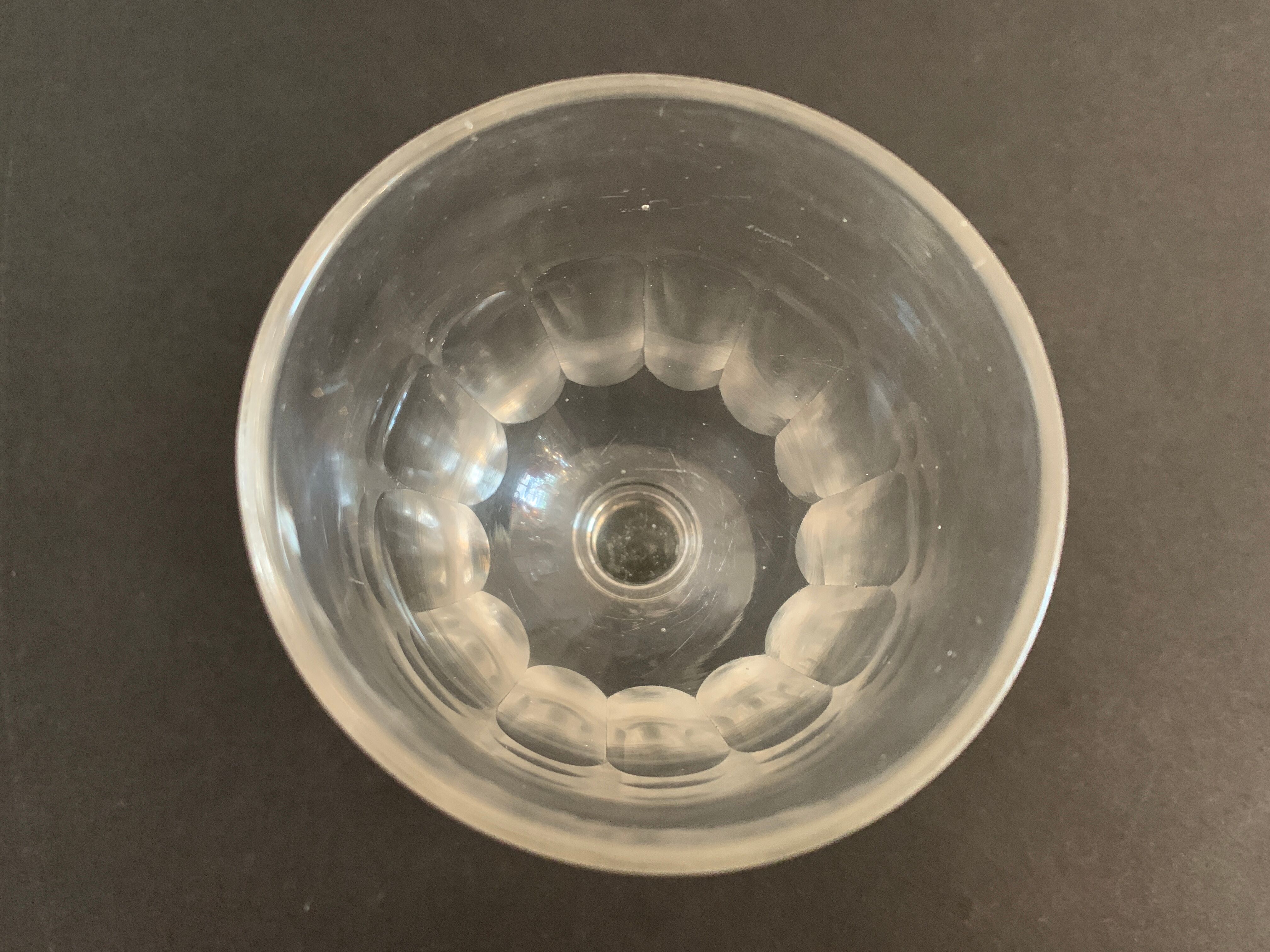 4 verres anciens à pied avec pans coupés