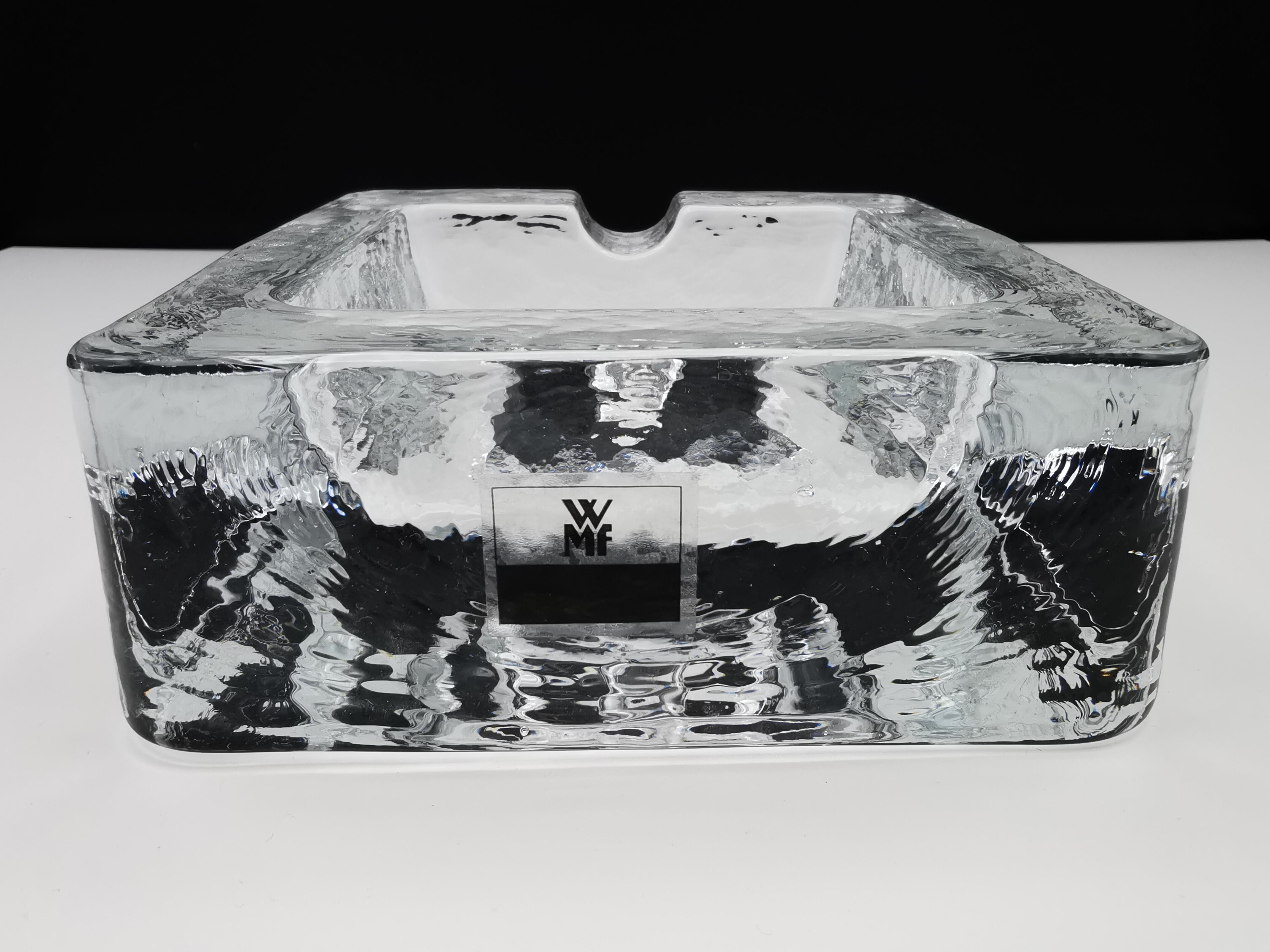 Vintage cigar ashtray glass paved