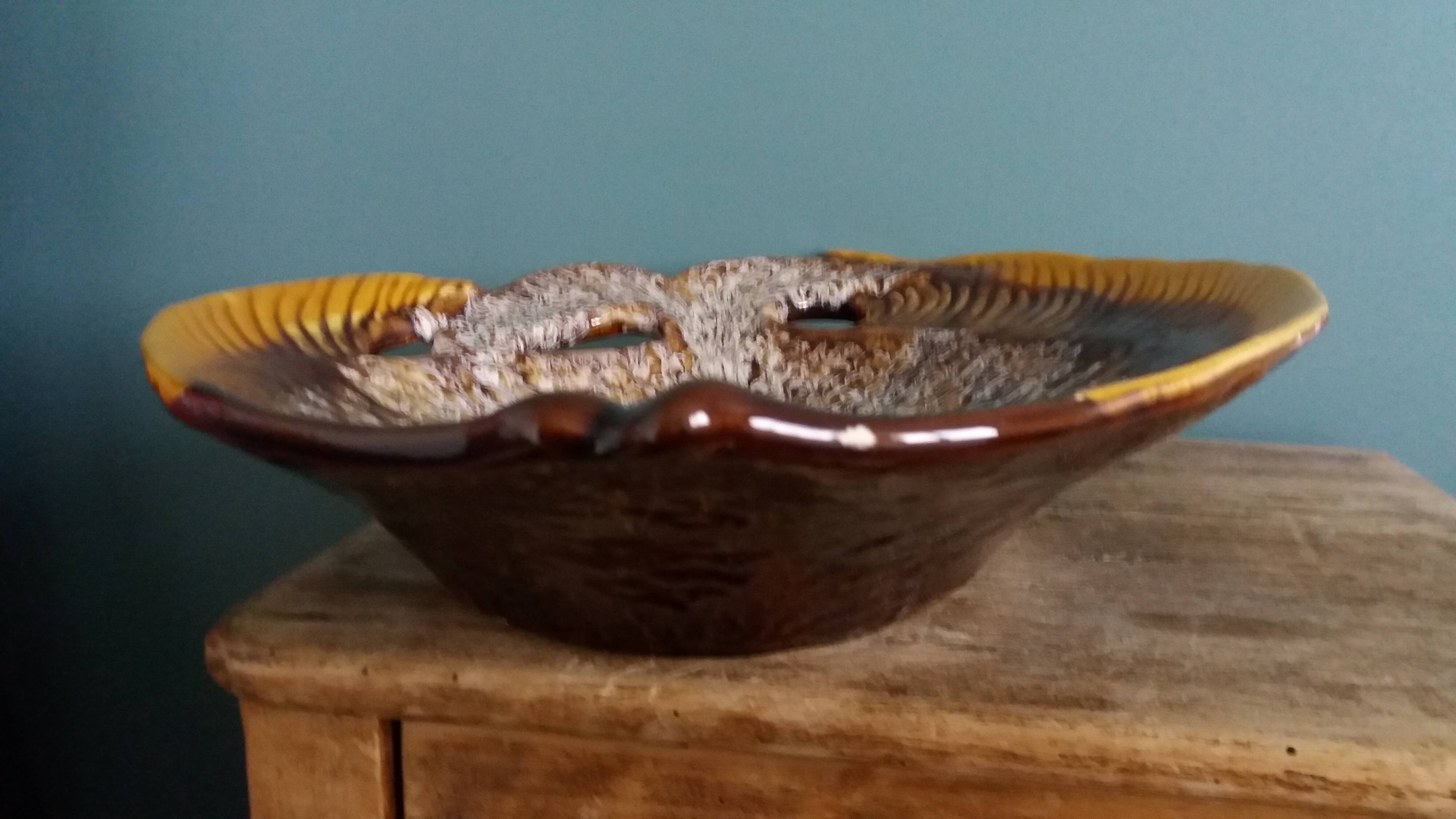 Zoomorphic fish-shaped slipcase in slipware, Vallauris