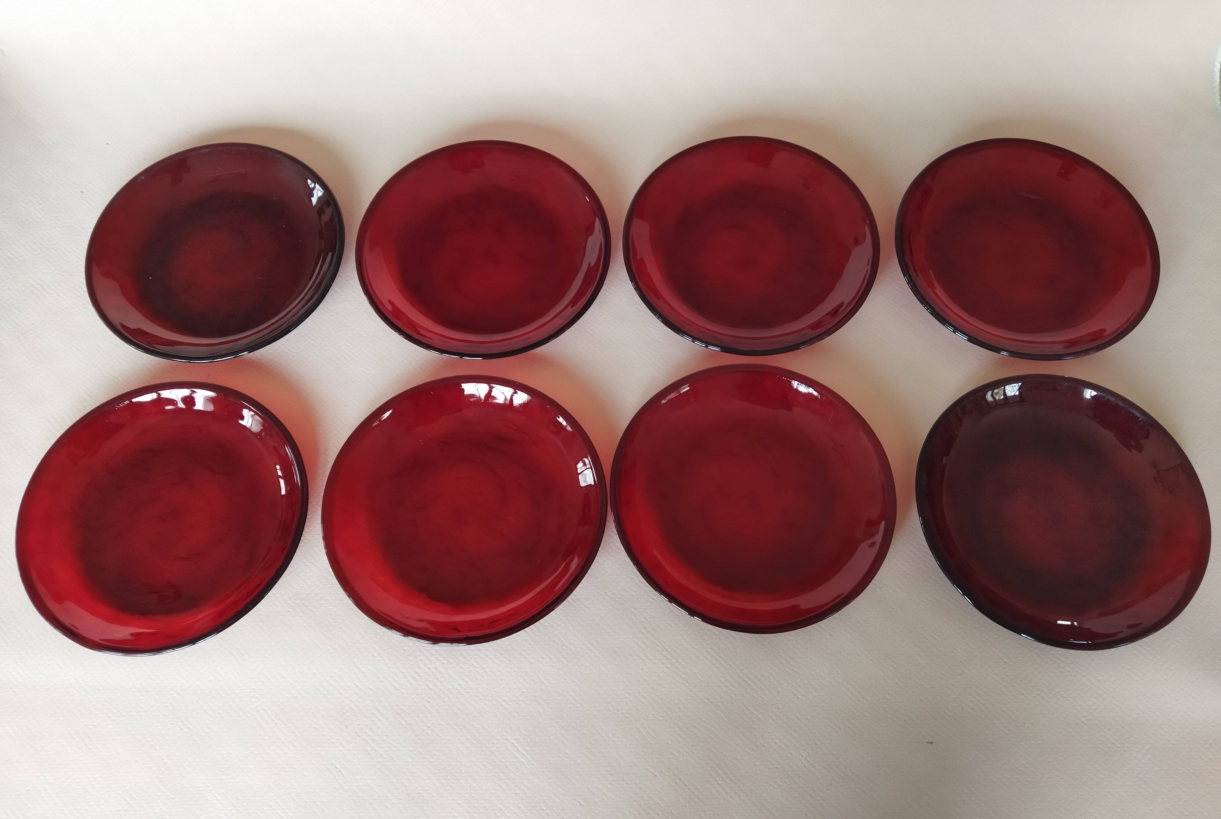 8 Arcoroc Sierra Rubis dinner plates