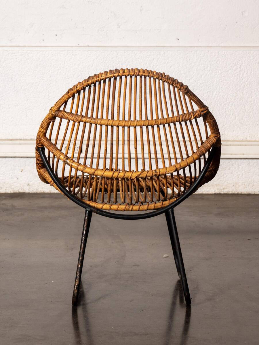 Rattan armchair with metal legs